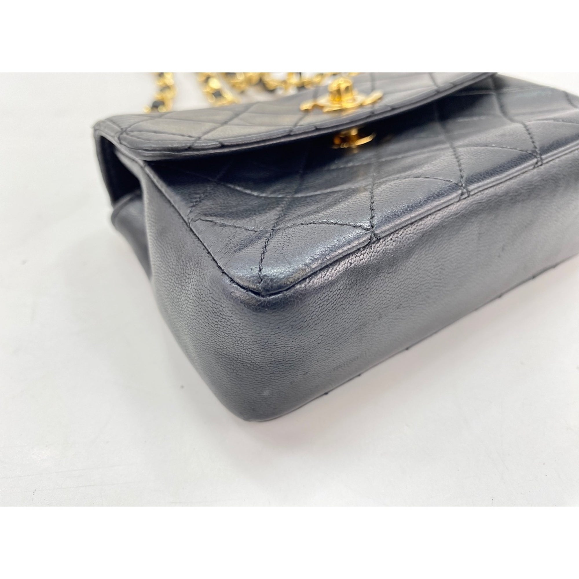 Chanel Black Shoulder Bag (Pre-Owned)