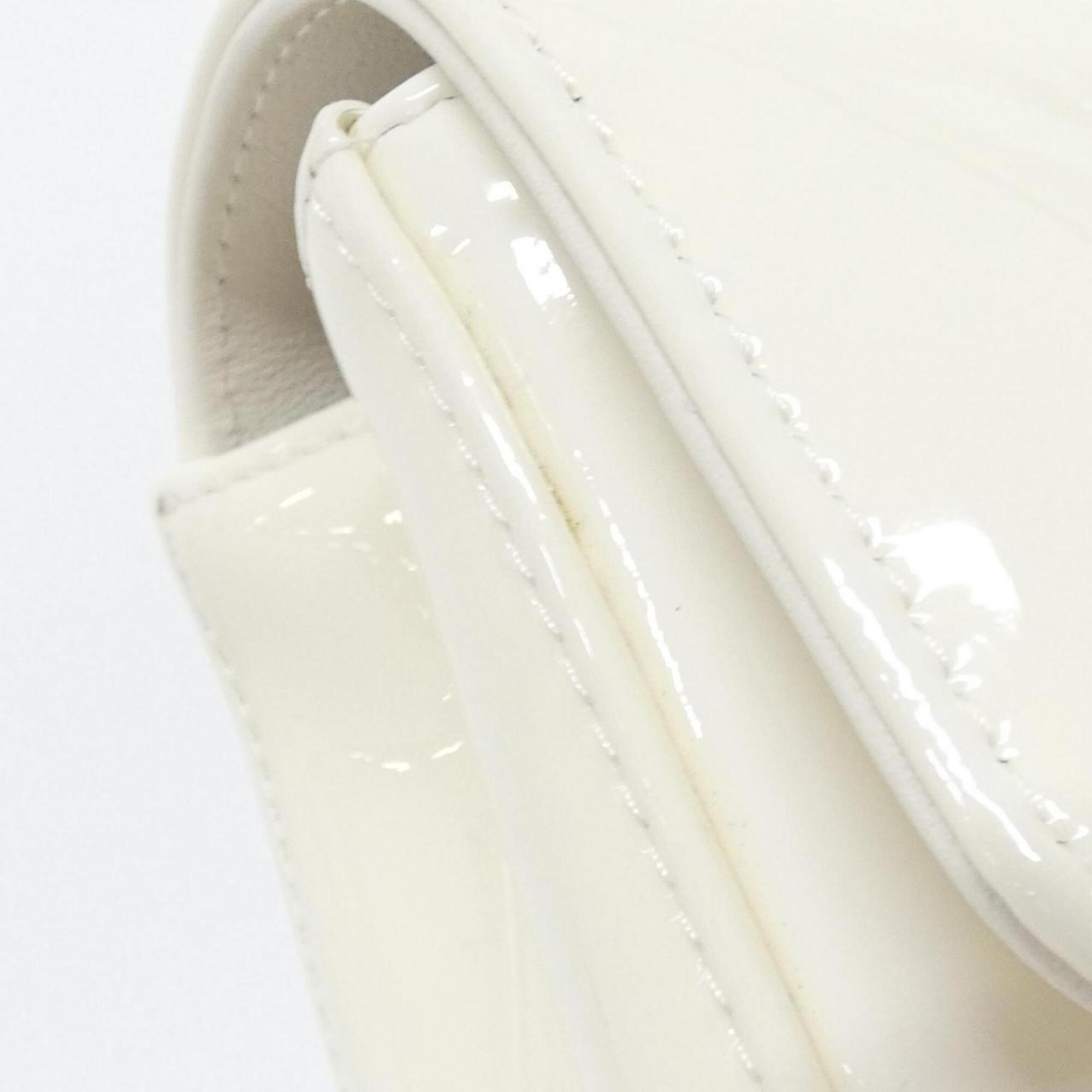 Chanel White Shoulder Bag (Pre-Owned)