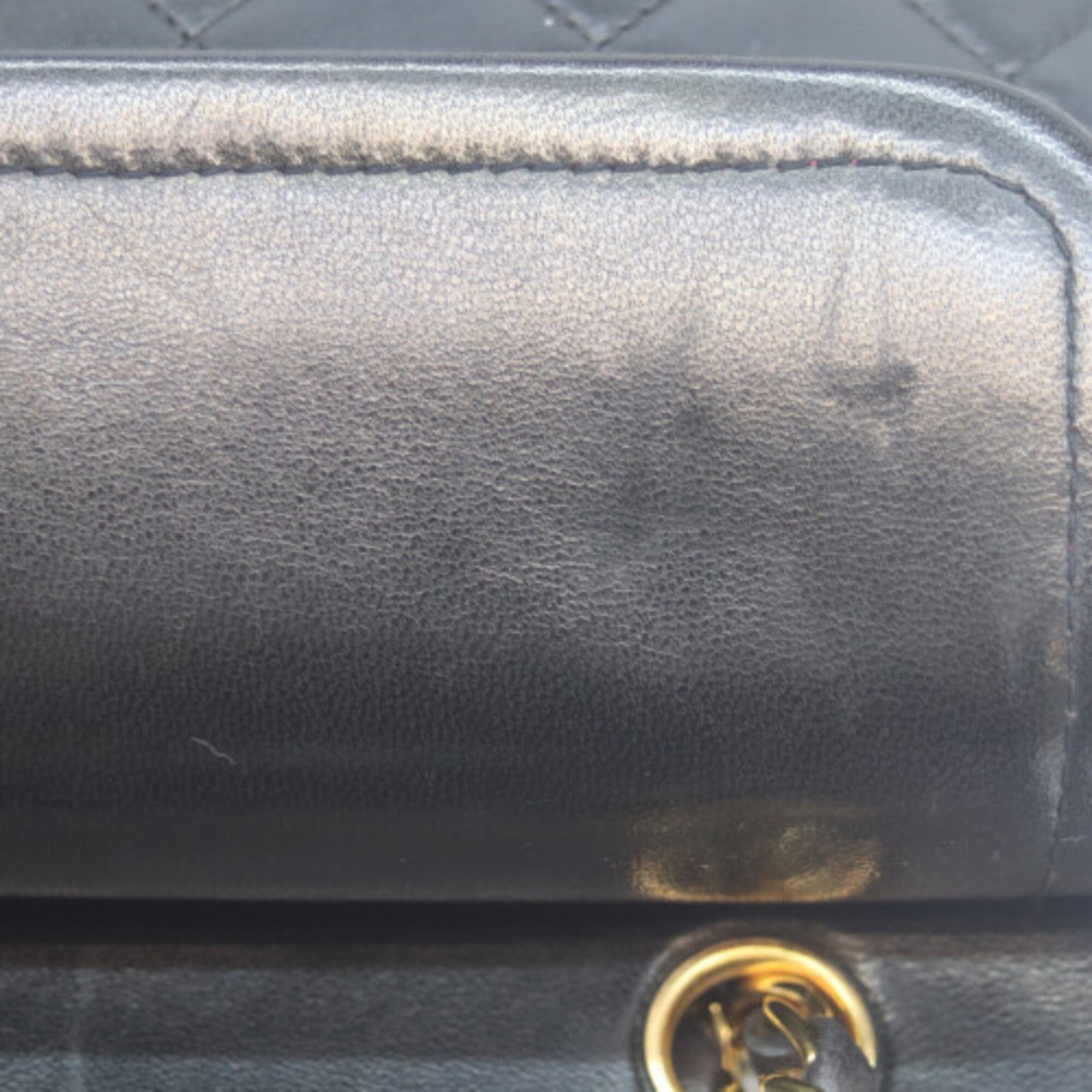 Chanel Black Leather Shoulder Bag (Pre-Owned)