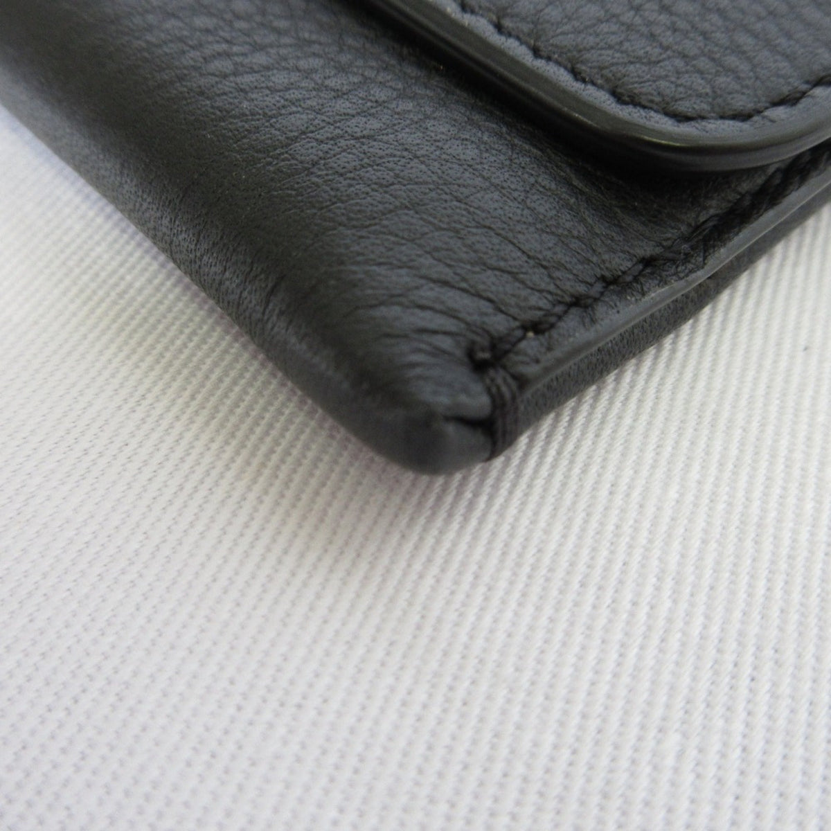 Burberry Black Leather Clutch Bag (Pre-Owned)