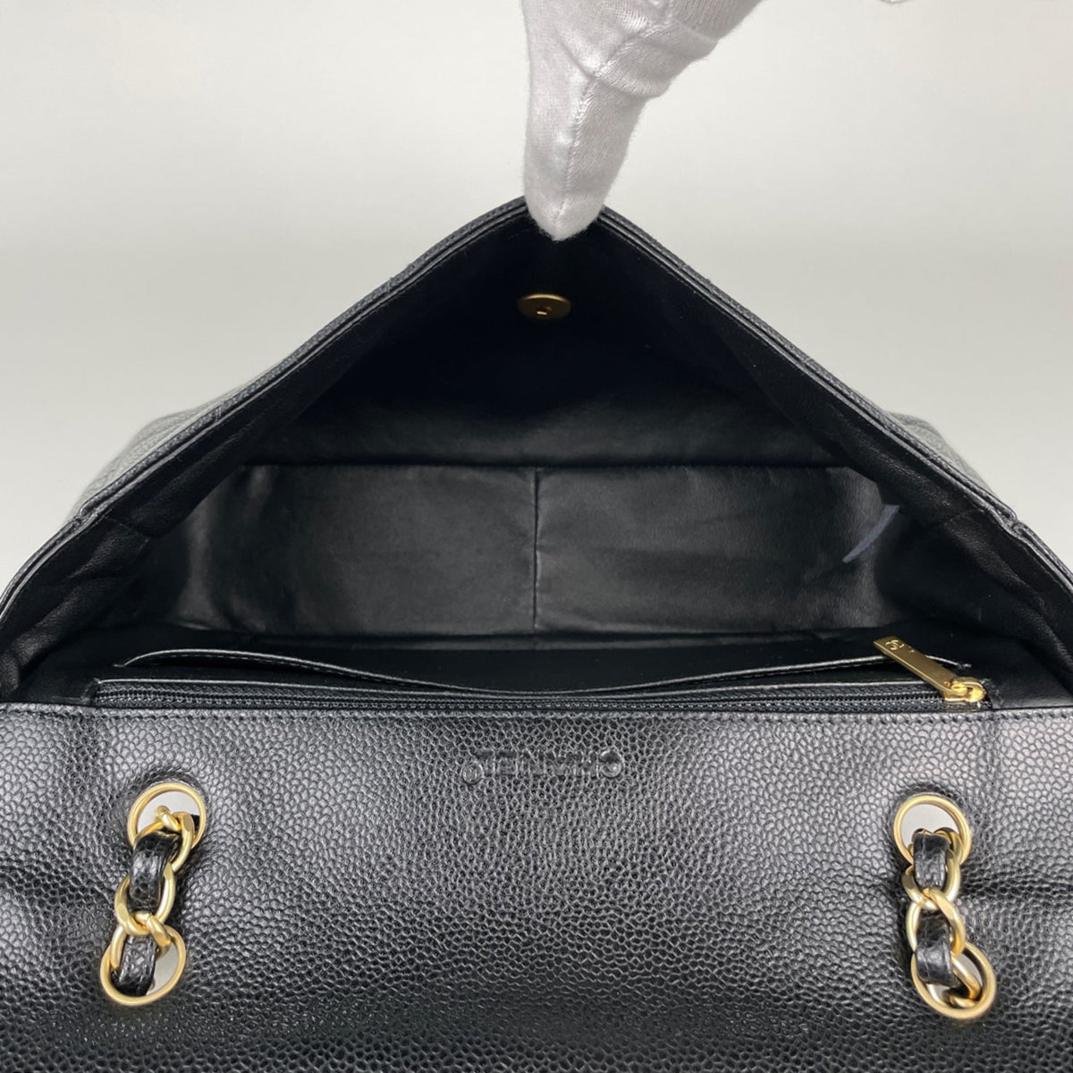 Chanel Matelasse Black Grained Calfskin Shoulder Bag (Pre-Owned)