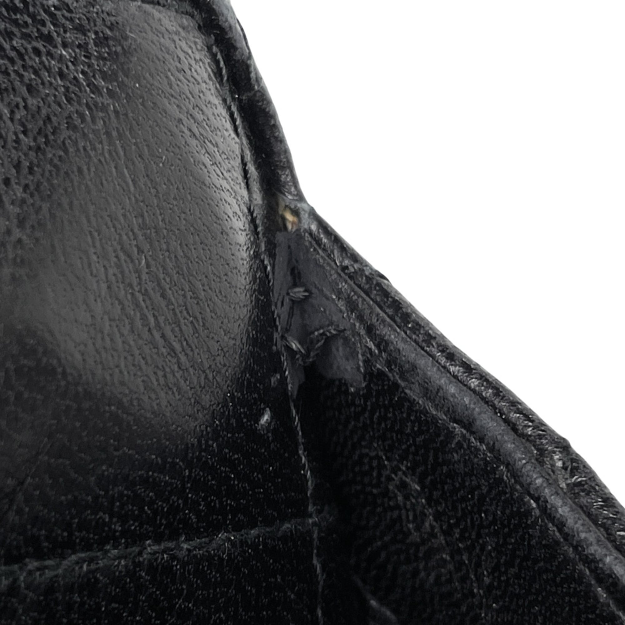 Chanel Matelasse Black Leather Shoulder Bag (Pre-Owned)