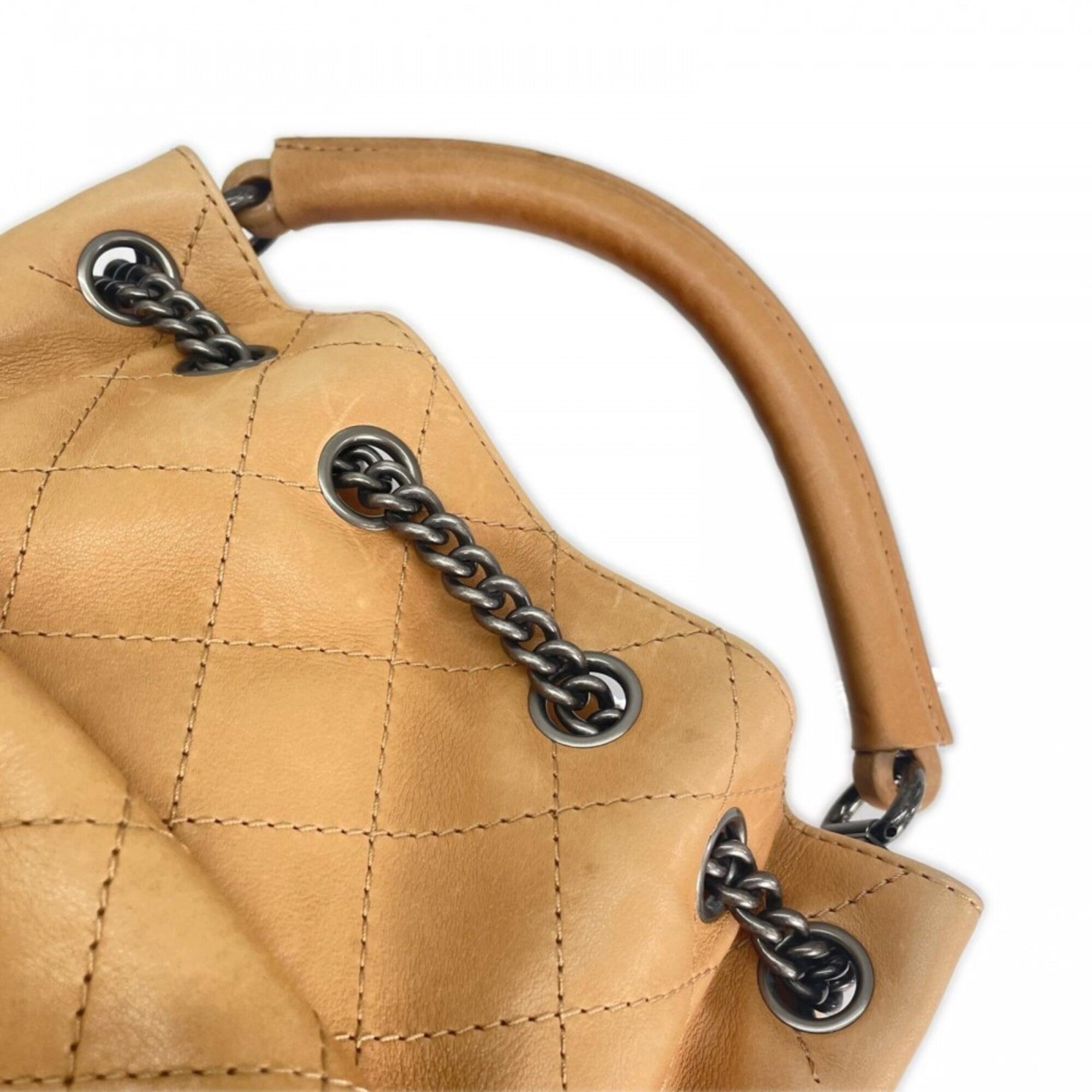 Chanel Beige Leather Handbag (Pre-Owned)