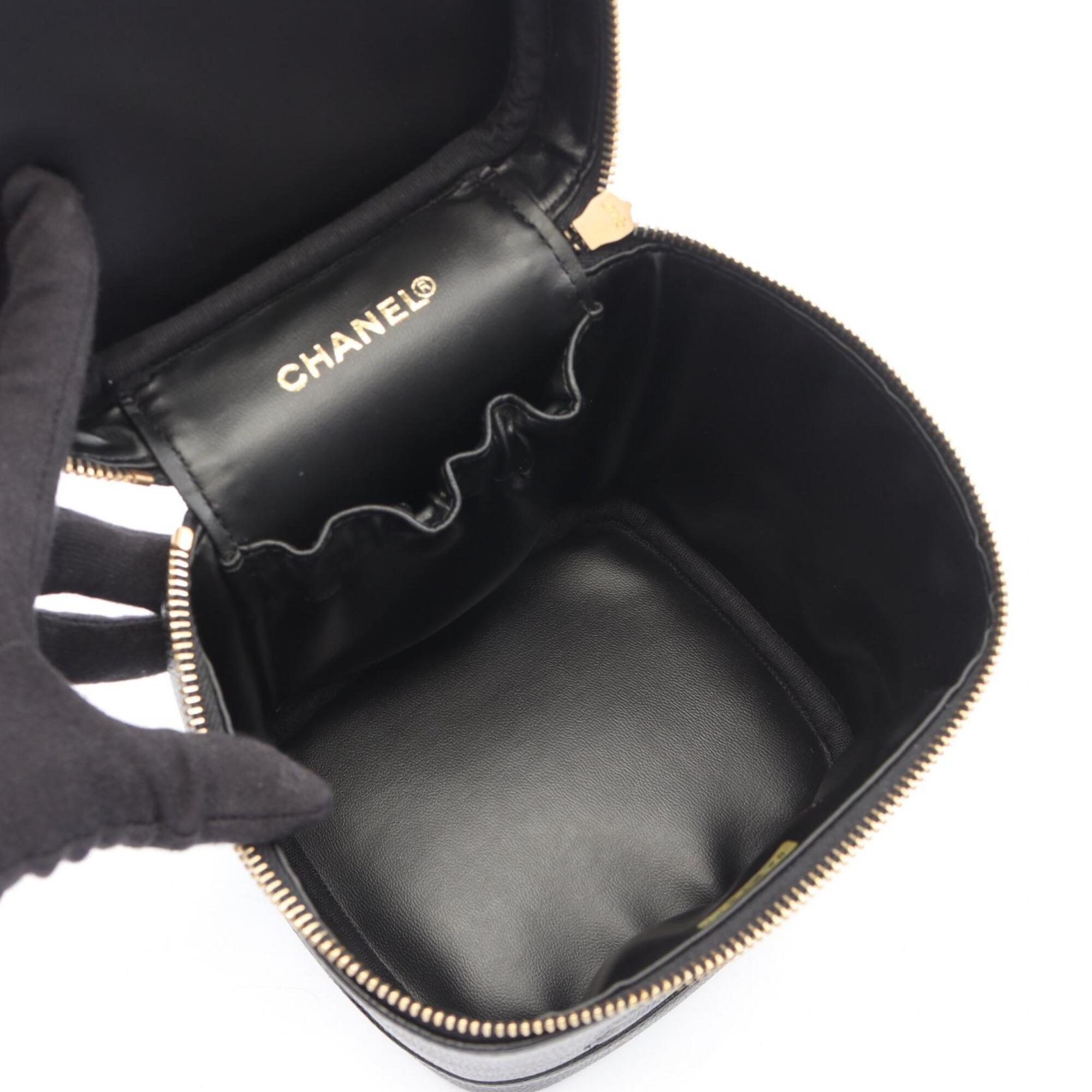 Chanel Black Grained Calfskin Handbag (Pre-Owned)