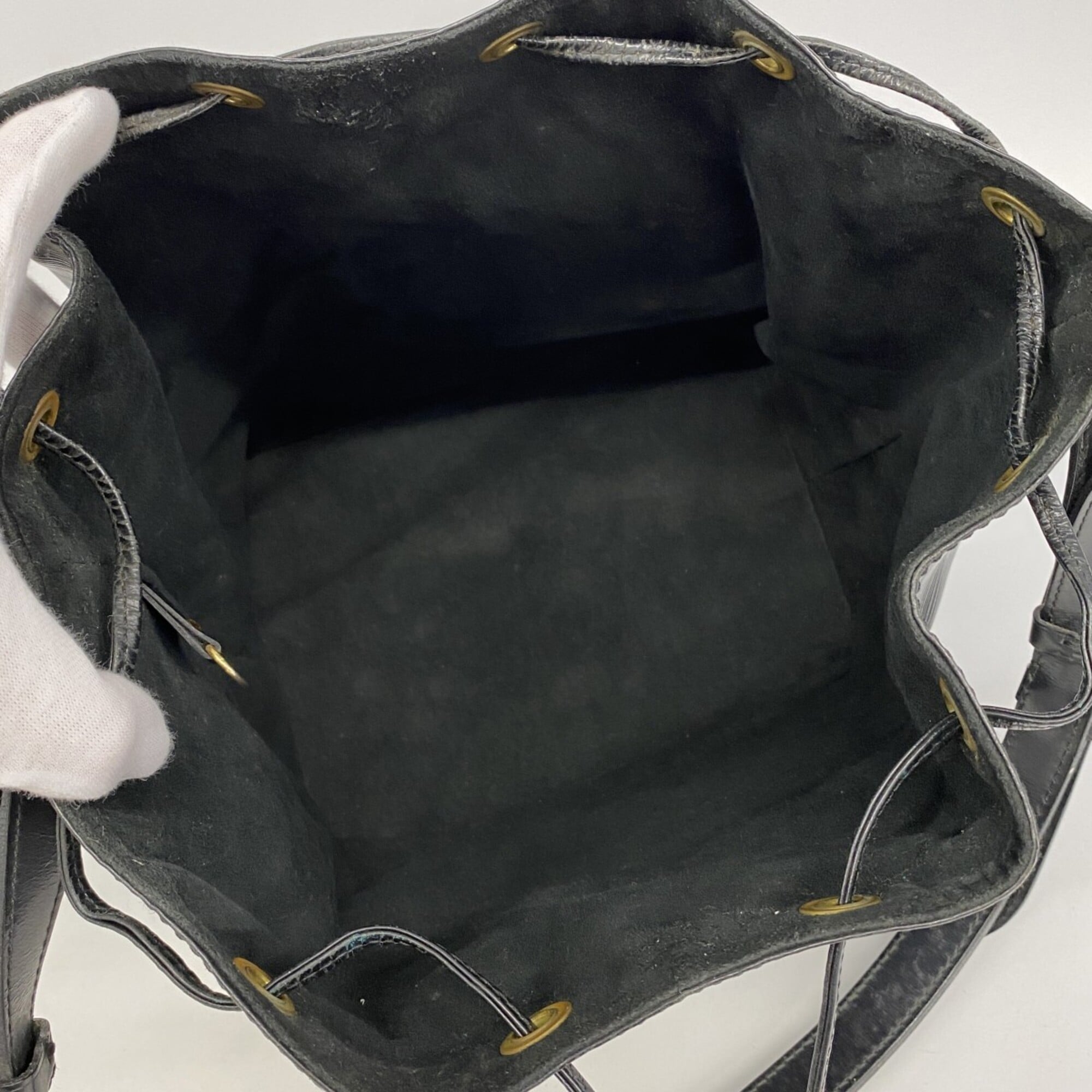 Louis Vuitton Noir Shoulder Bag (Pre-Owned)