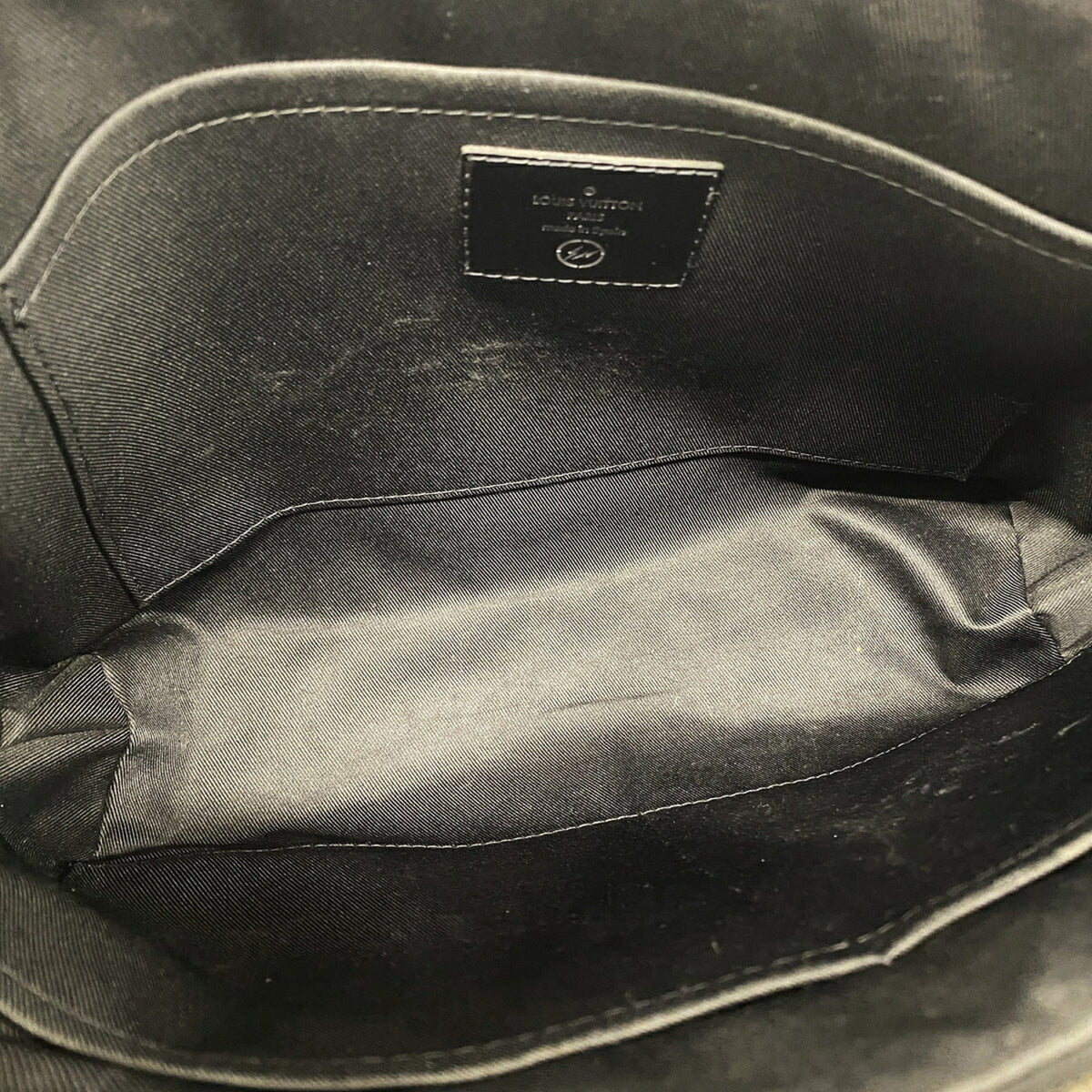 Louis Vuitton Black Shoulder Bag (Pre-Owned)