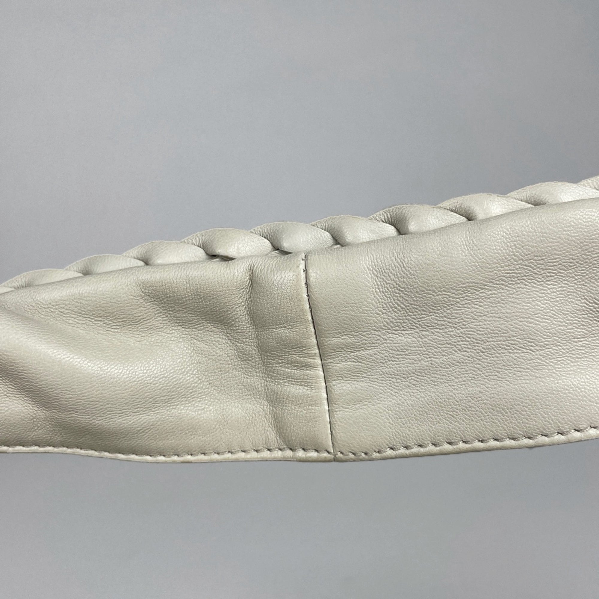 Bottega Veneta Ivory Leather Shoulder Bag (Pre-Owned)
