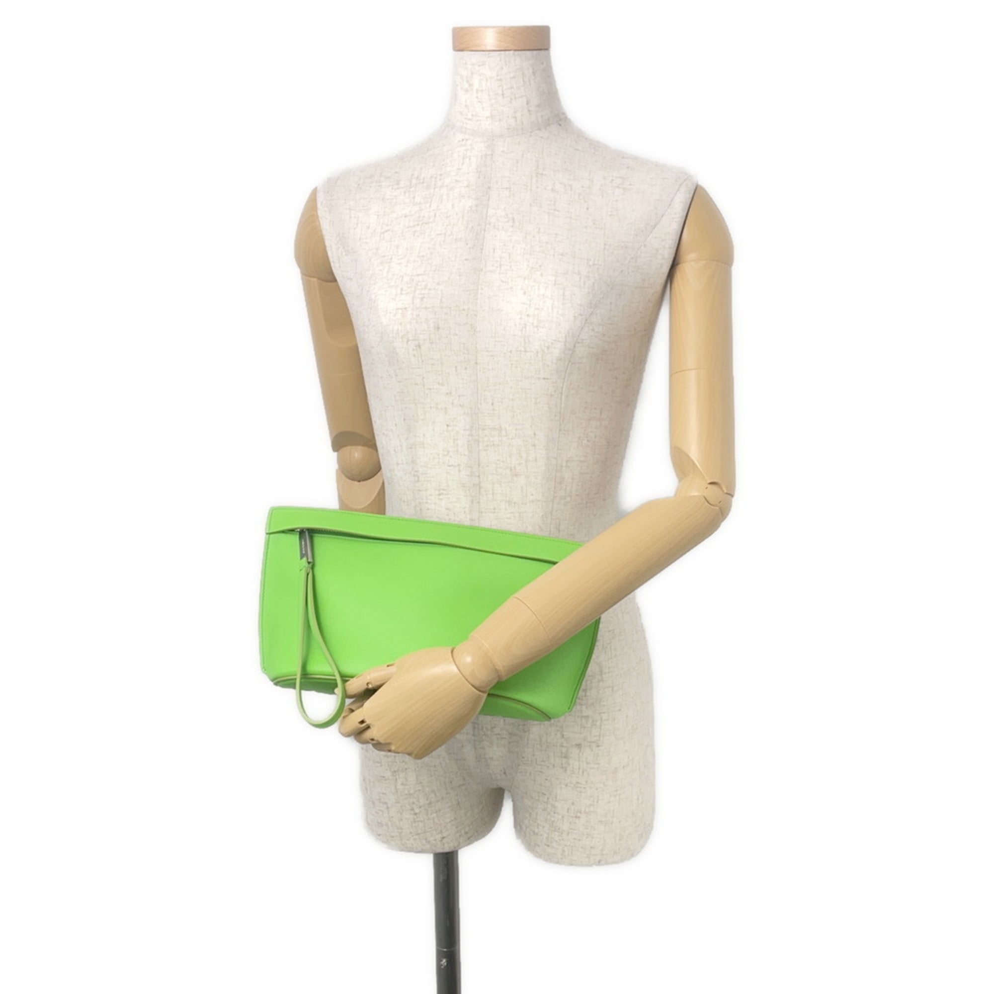 Salvatore Ferragamo Light Green Leather Clutch Bag (Pre-Owned)