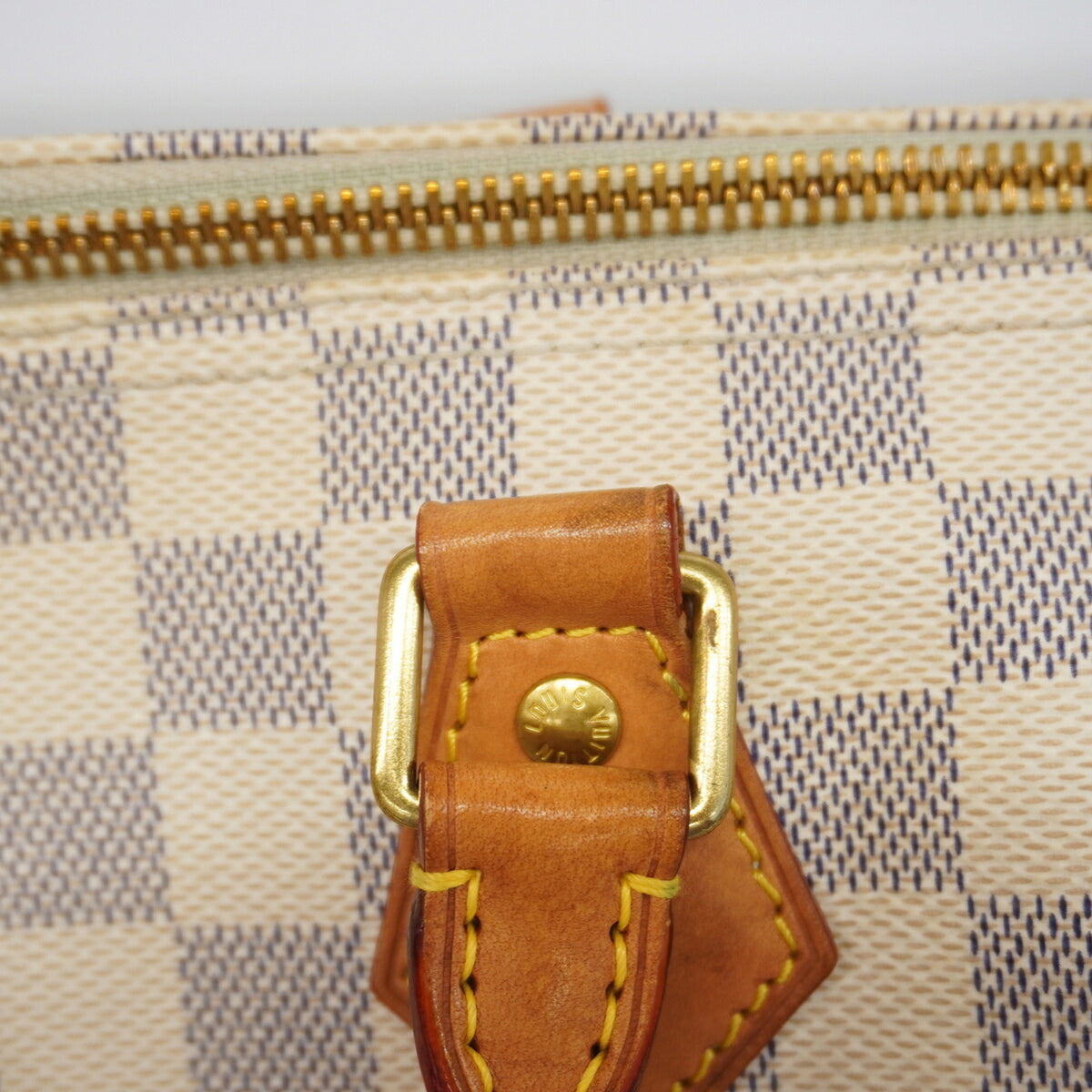 Louis Vuitton White Handbag (Pre-Owned)