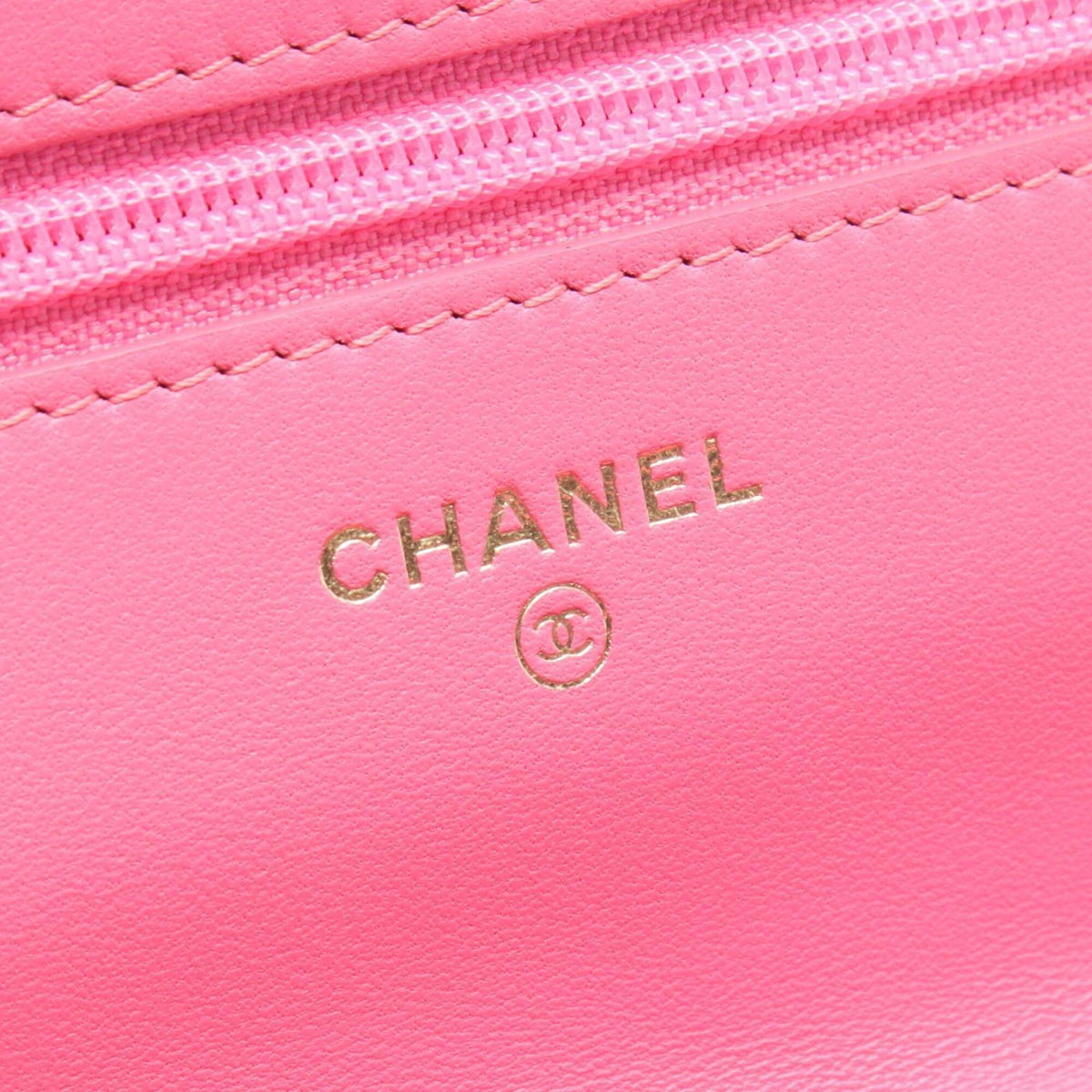 Chanel Pink Leather Handbag Shoulder Bag (Pre-Owned)