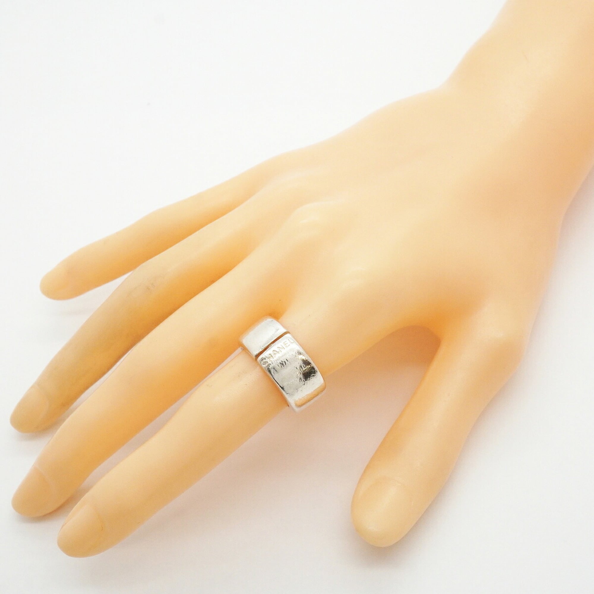 Chanel Silver 925 Band Ring (Pre-Owned)