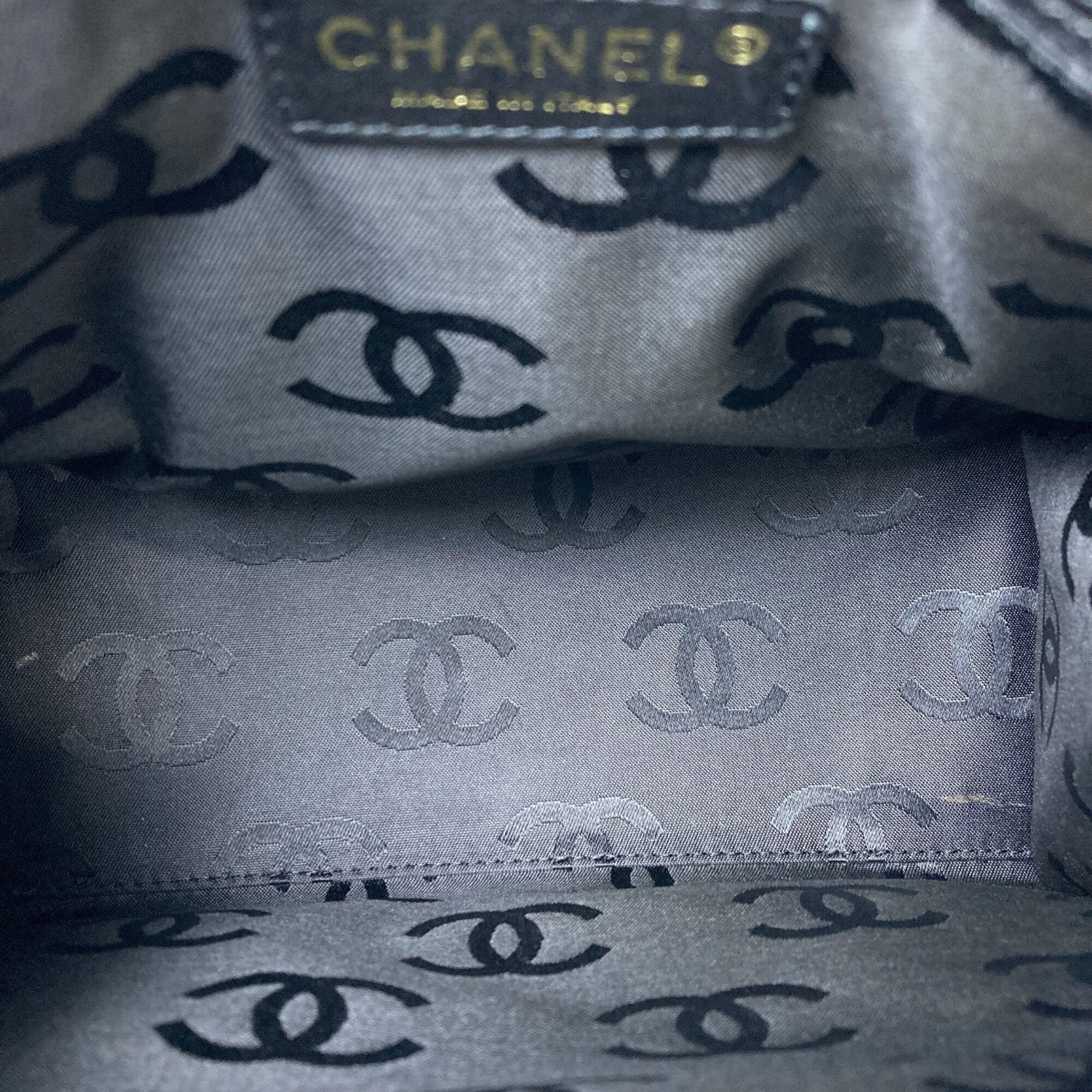 Chanel Camellia Black Handbag (Pre-Owned)