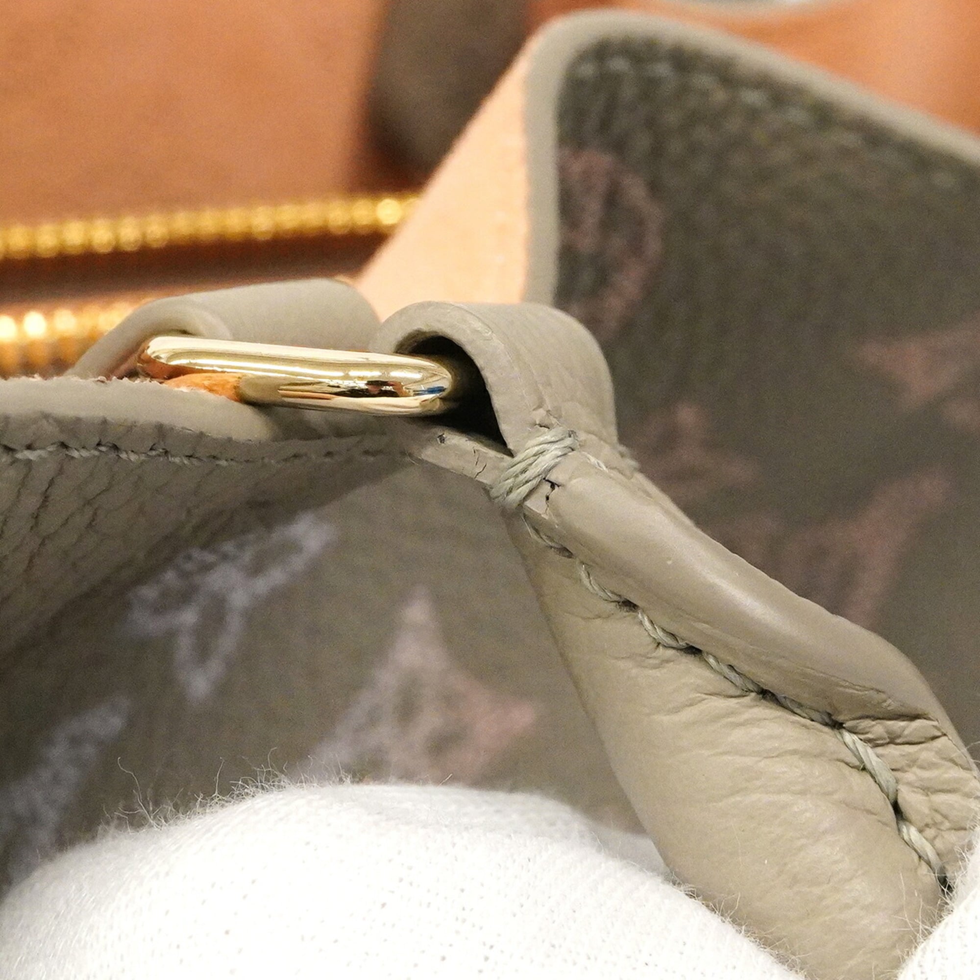 Louis Vuitton Gray Handbag (Pre-Owned)