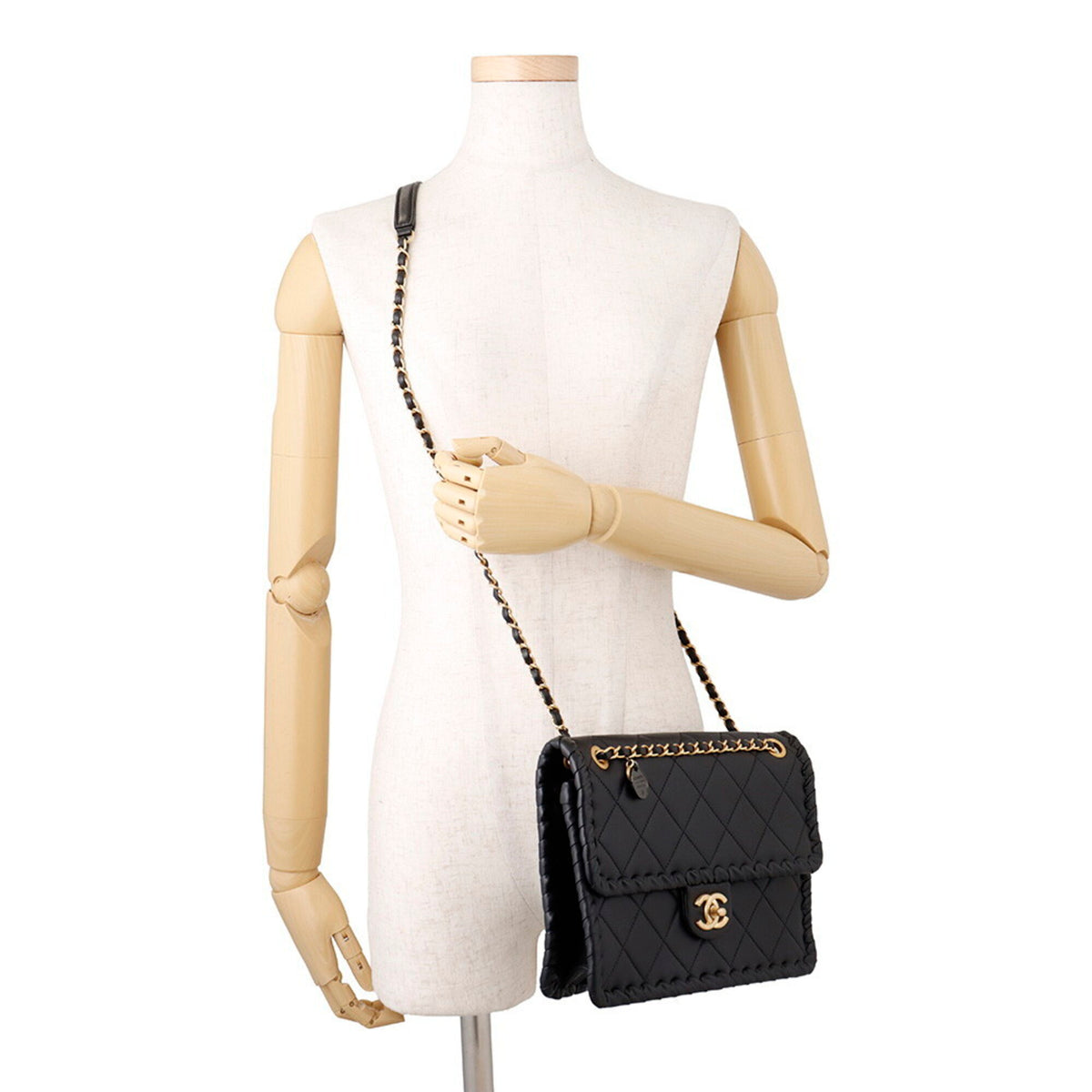 Chanel Matelasse Black Leather Handbag Shoulder Bag (Pre-Owned)