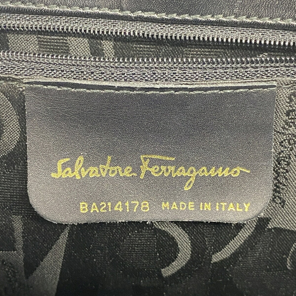 Salvatore Ferragamo Black Leather Handbag (Pre-Owned)
