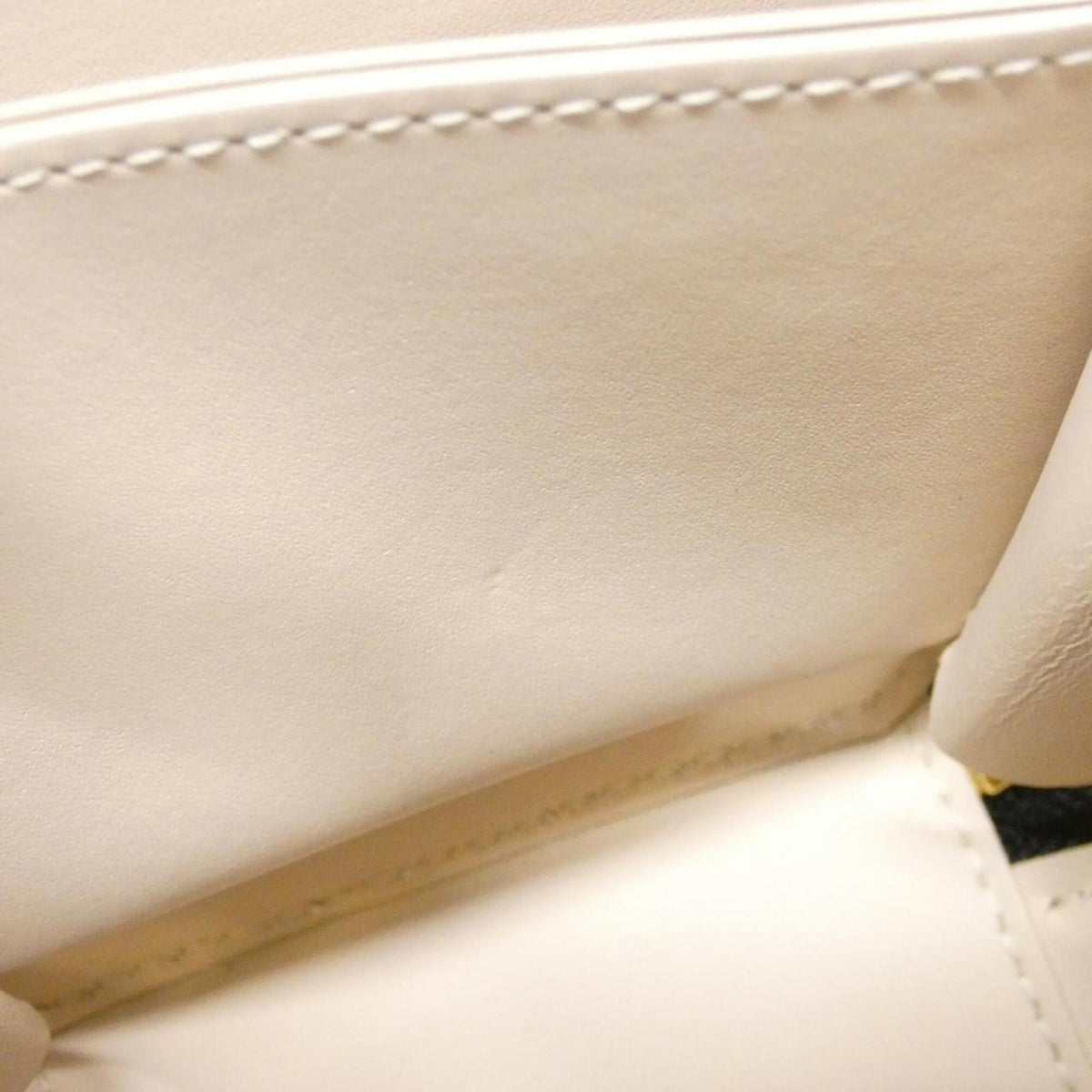 Louis Vuitton Rose Ballerine Leather Shoulder Bag (Pre-Owned)