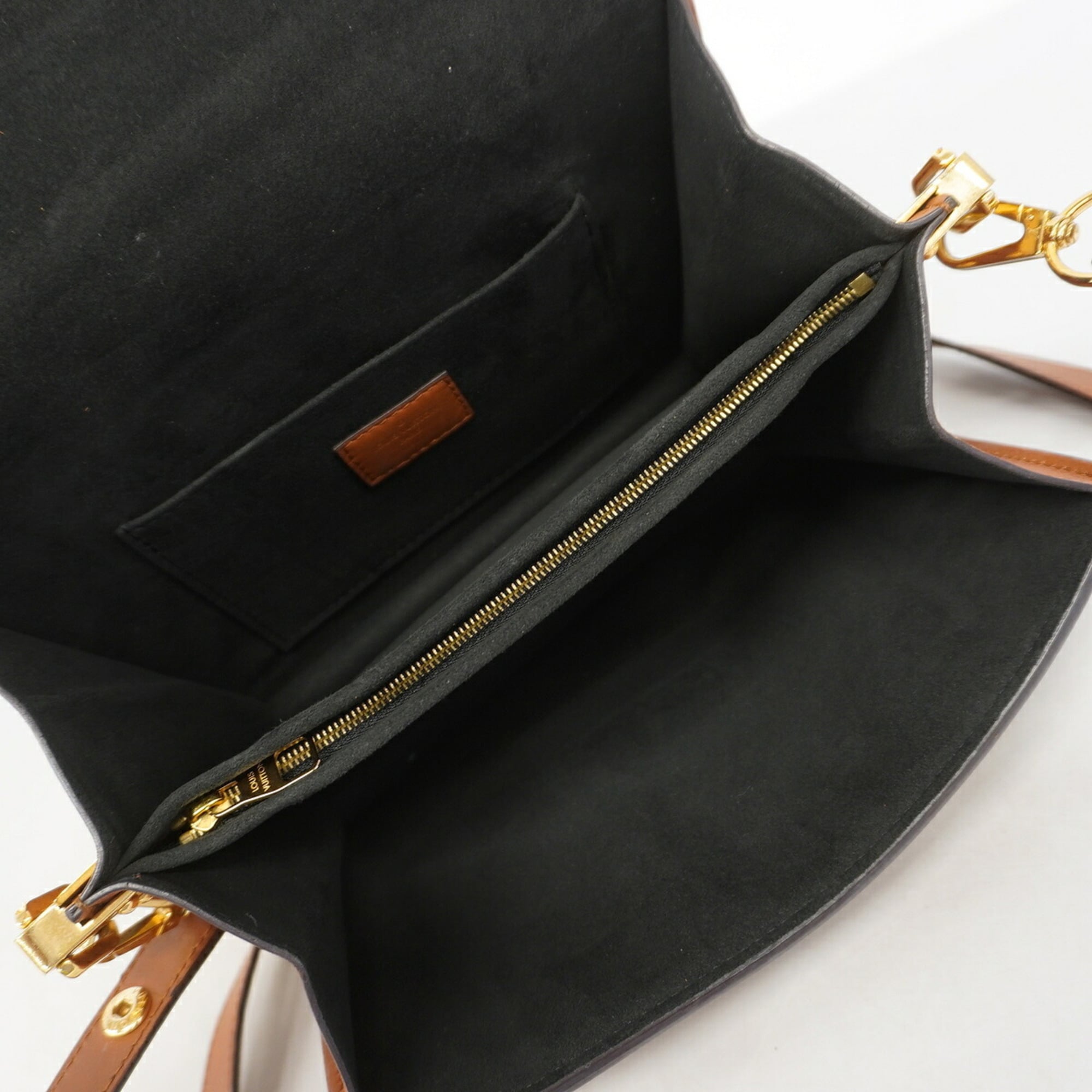 Louis Vuitton Brown Shoulder Bag (Pre-Owned)