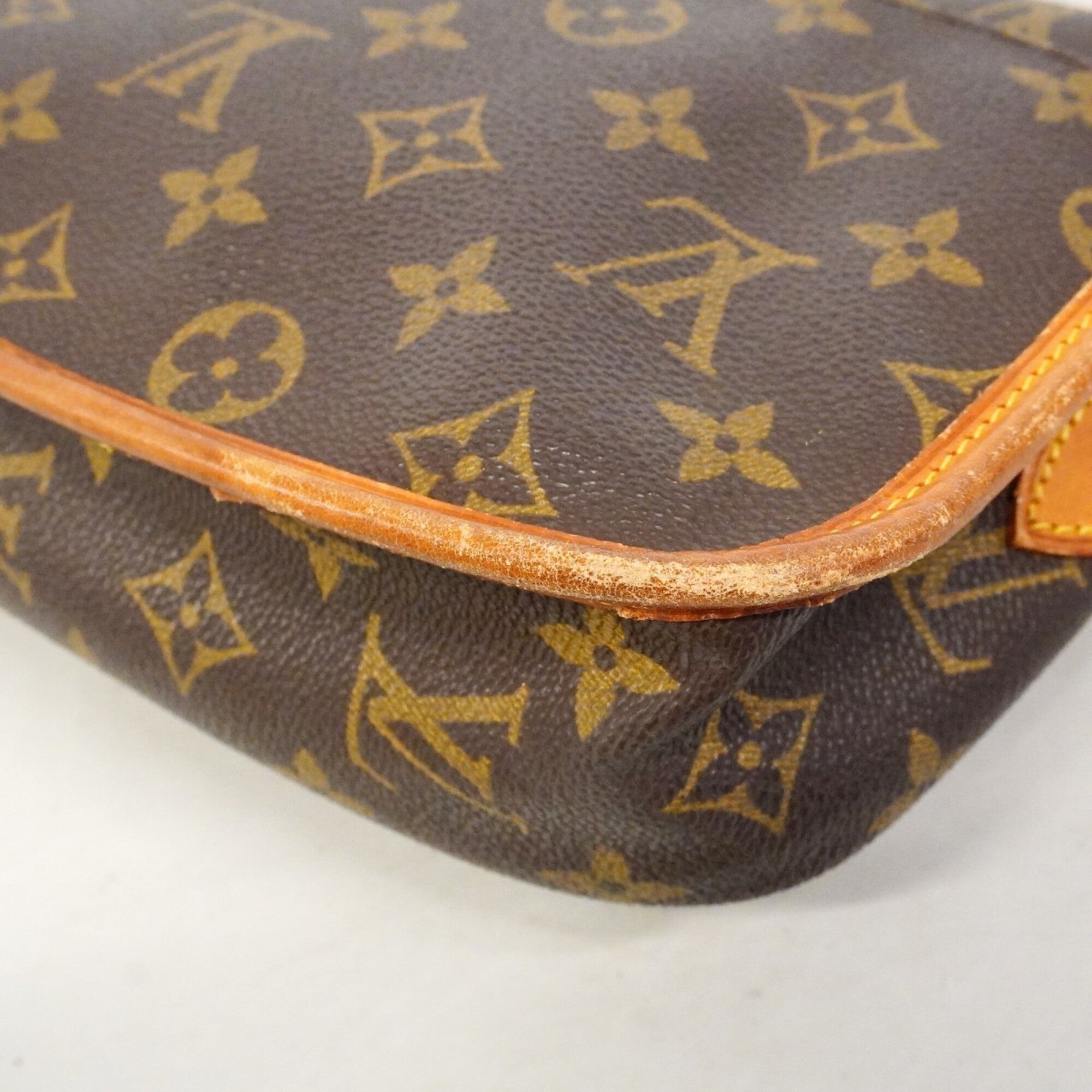 Louis Vuitton Brown Shoulder Bag (Pre-Owned)
