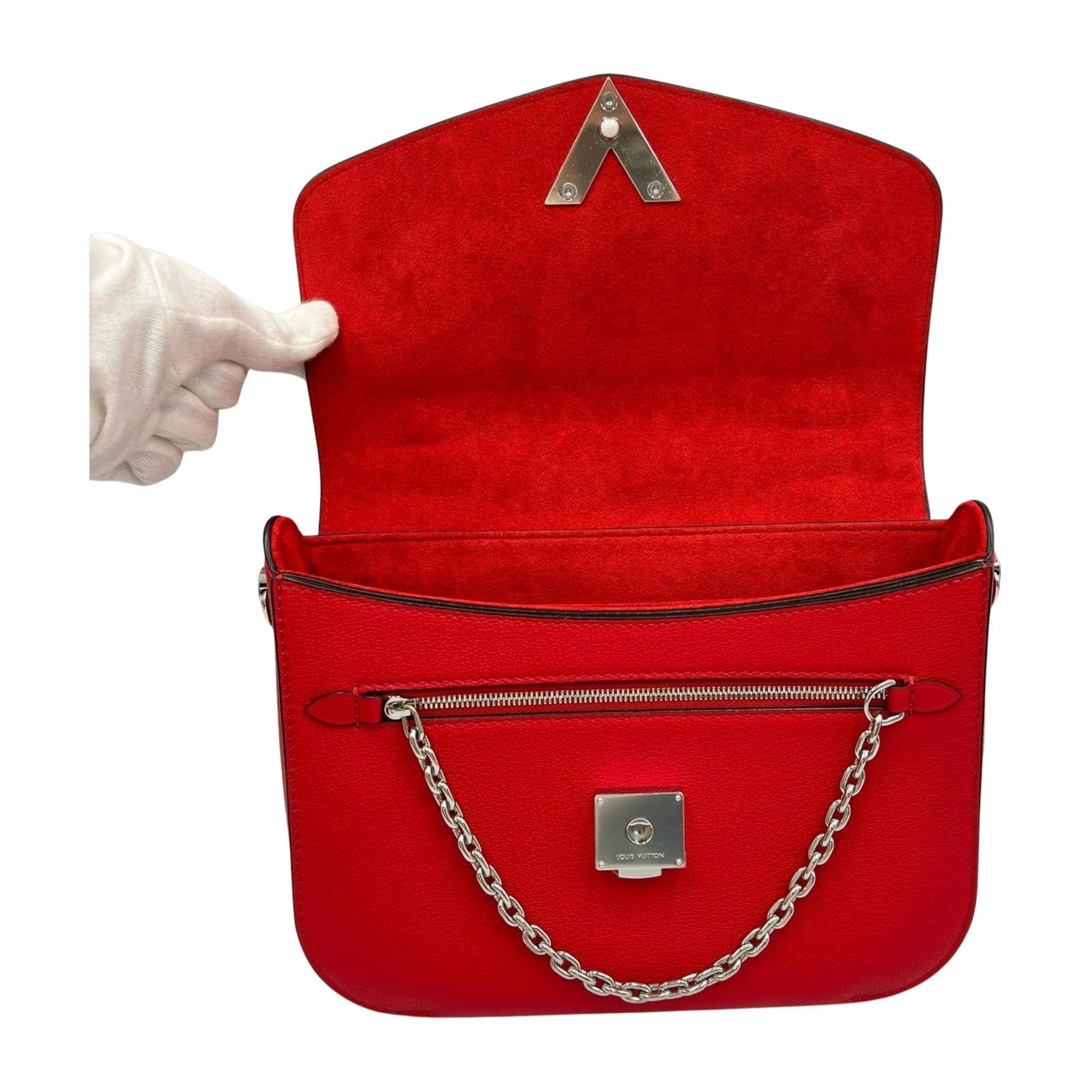 Louis Vuitton Red Color Leather Handbag Shoulder Bag (Pre-Owned)