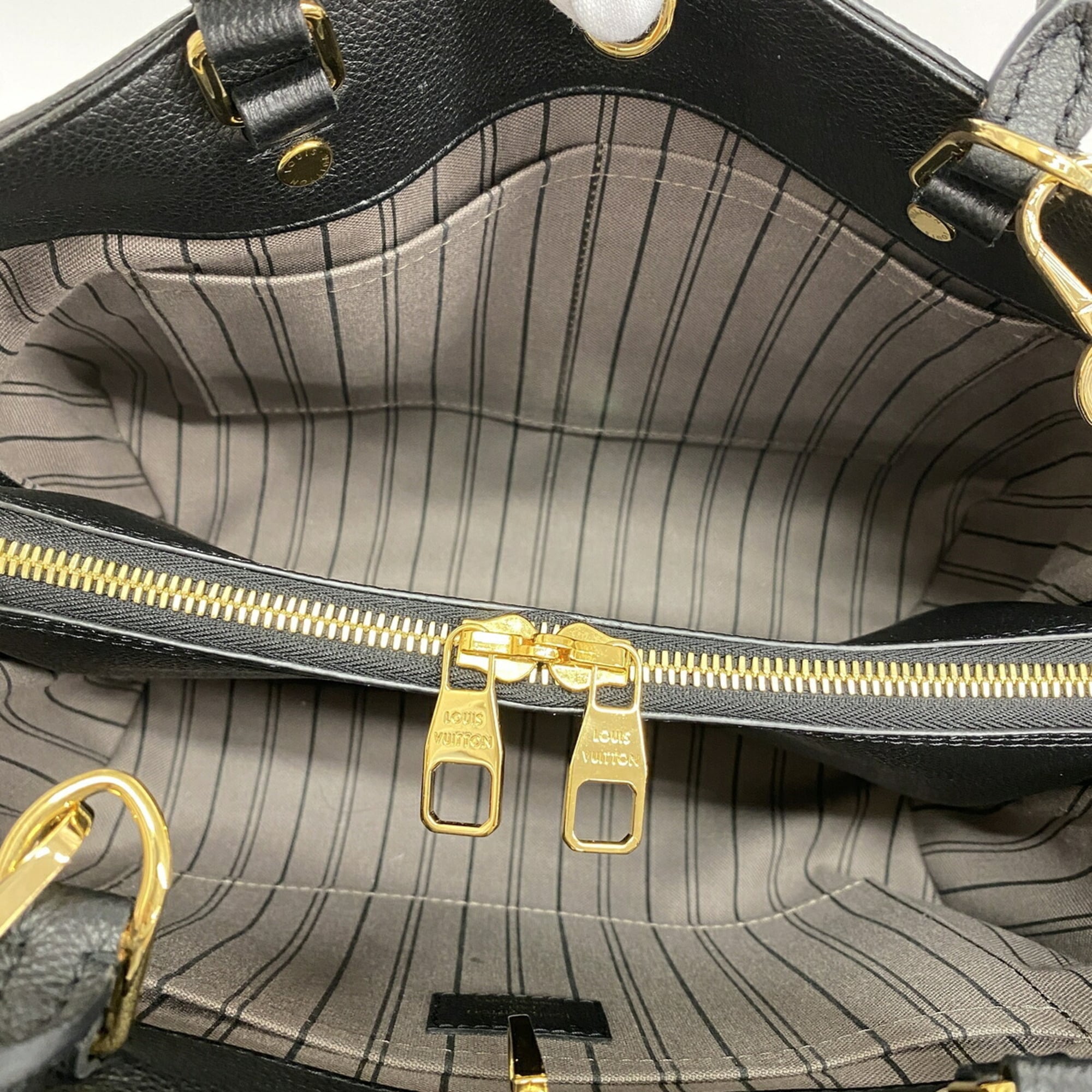 Louis Vuitton Noir Handbag (Pre-Owned)
