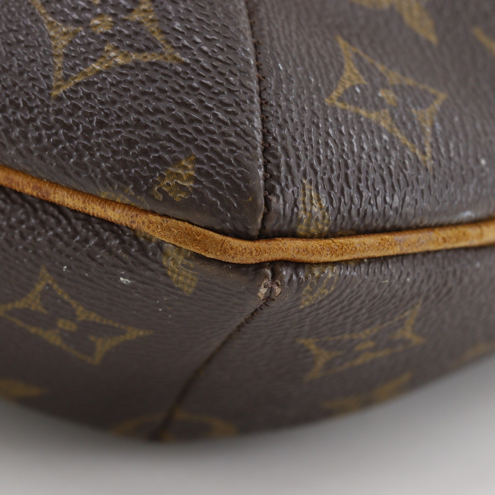 Louis Vuitton Brown Monogram Monogram Shoulder Bag (Pre-Owned)