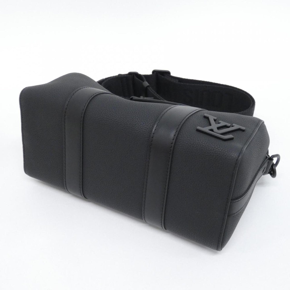 Louis Vuitton Black Leather Shoulder Bag (Pre-Owned)