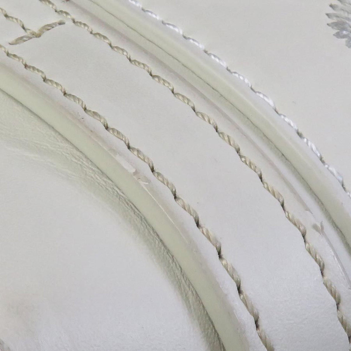 Chloé White Leather Shoulder Bag (Pre-Owned)
