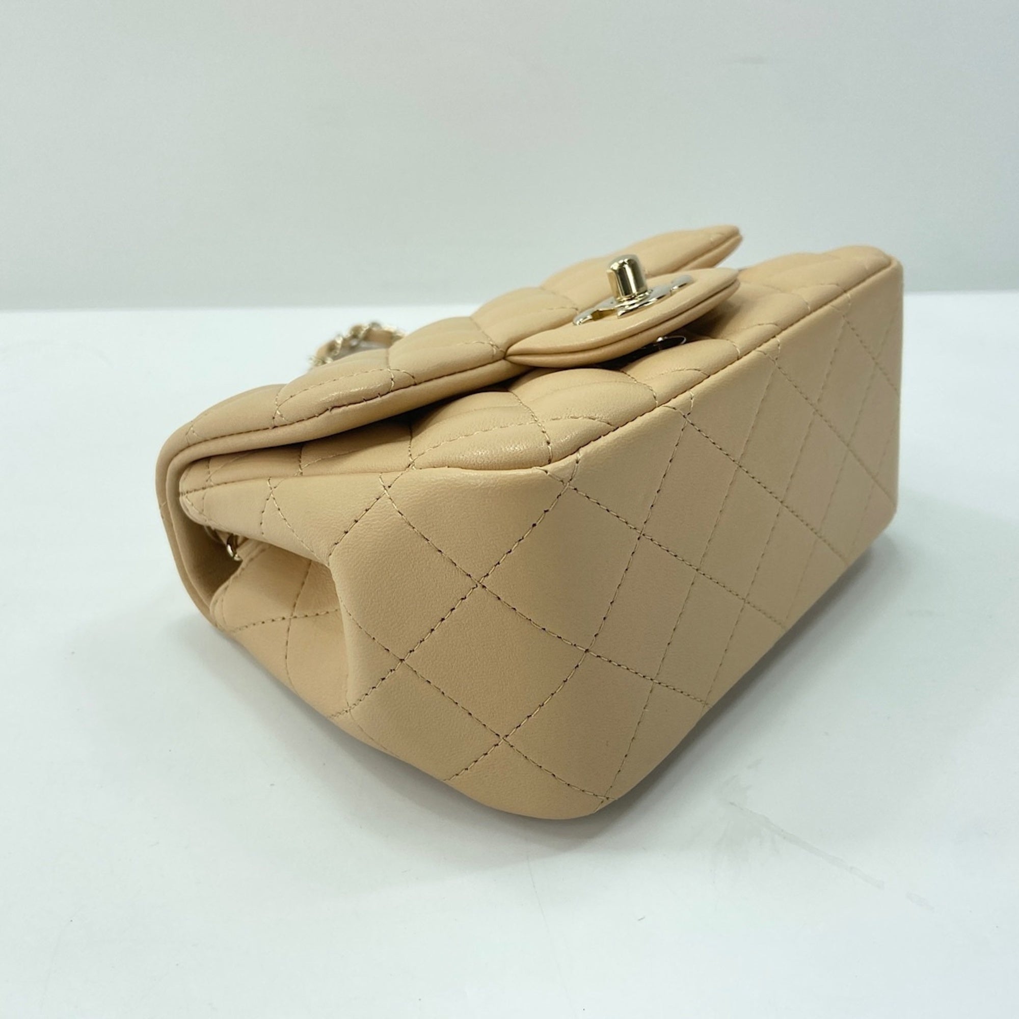 Chanel Beige Shoulder Bag (Pre-Owned)