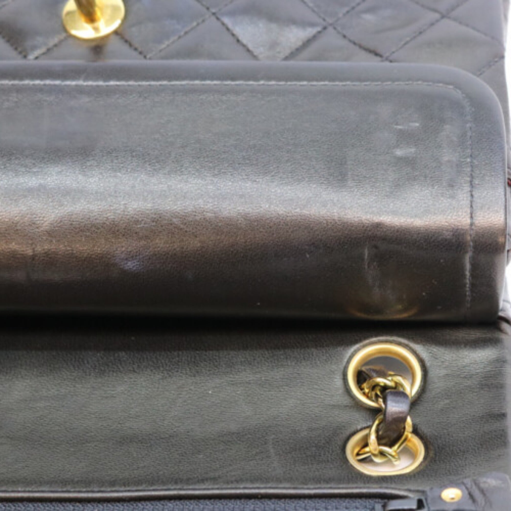 Chanel Black Leather Shoulder Bag (Pre-Owned)