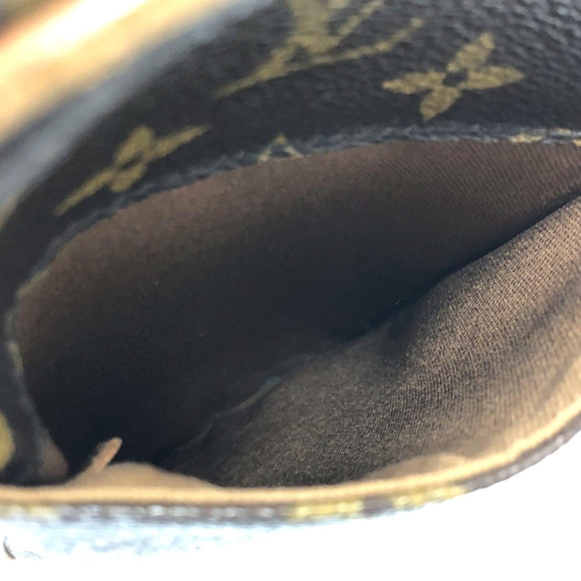 Louis Vuitton Brown Other Shoulder Bag (Pre-Owned)