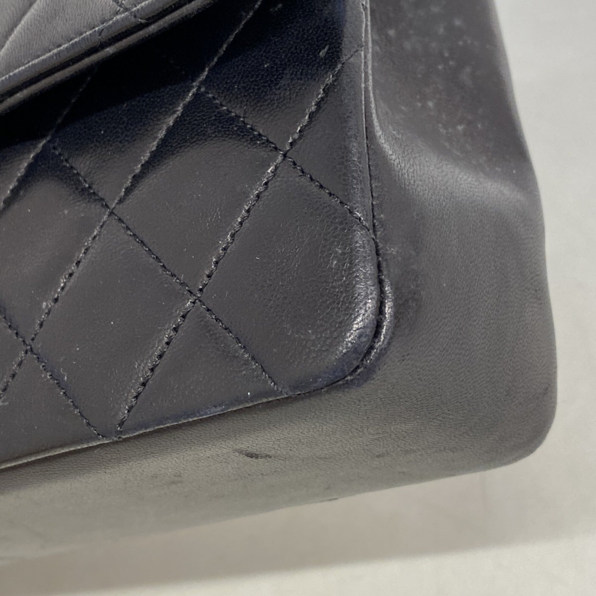 Chanel Black Leather Shoulder Bag (Pre-Owned)