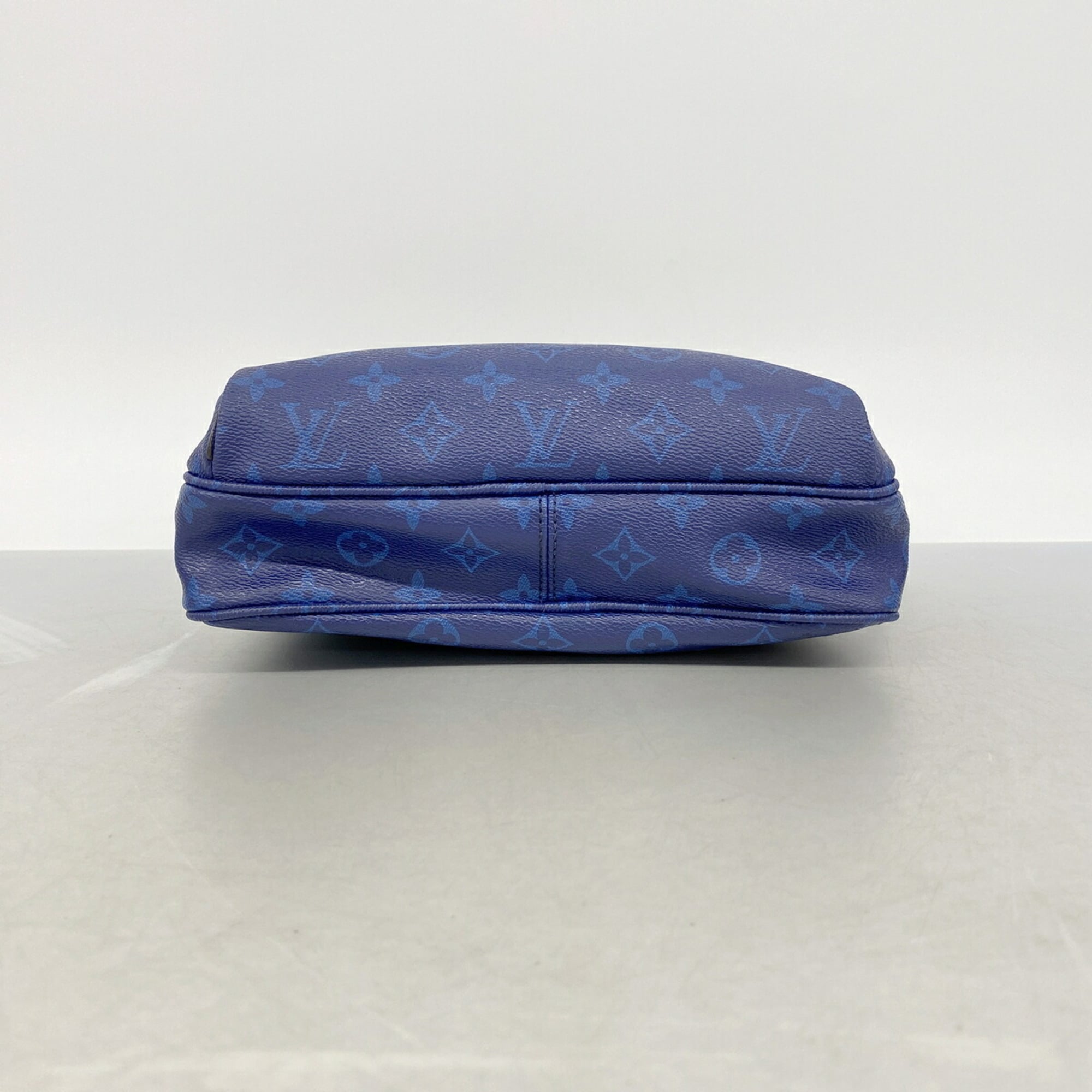 Louis Vuitton Blue Shoulder Bag (Pre-Owned)