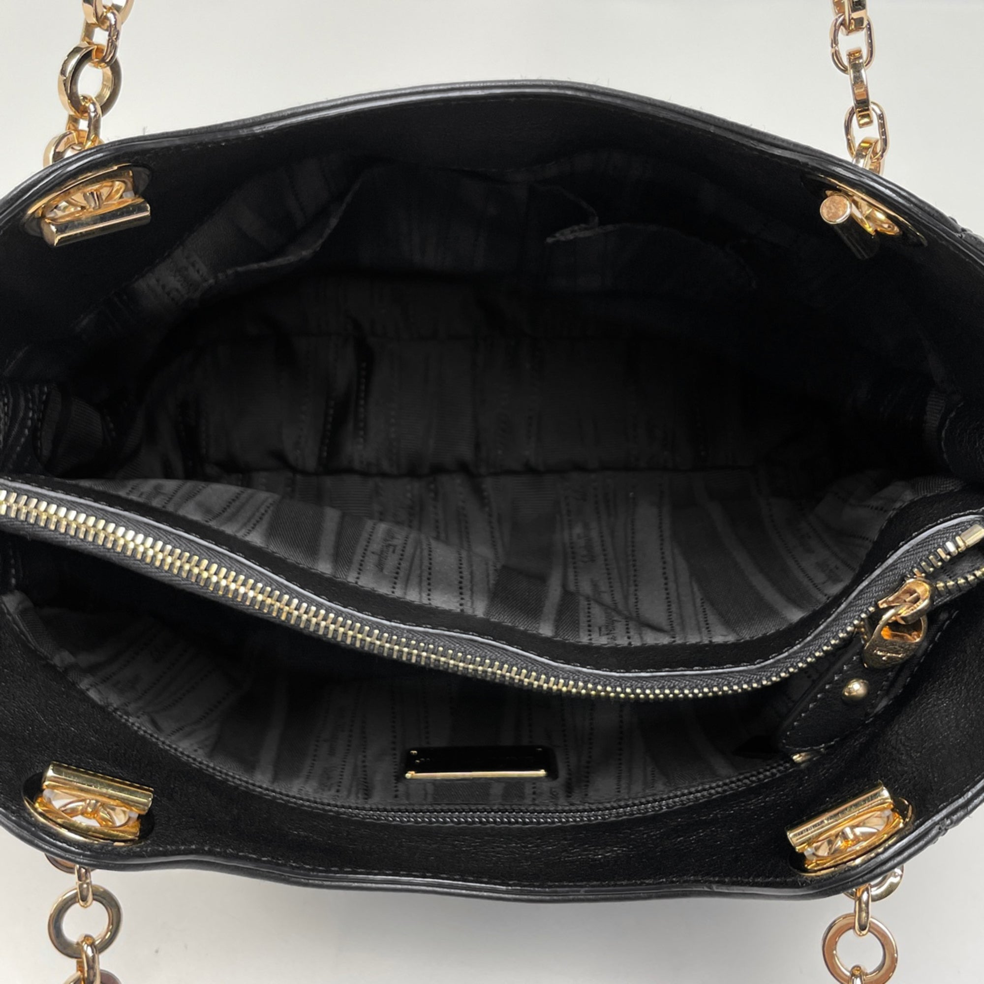 Salvatore Ferragamo Gancini Black Leather Handbag Tote Bag (Pre-Owned)