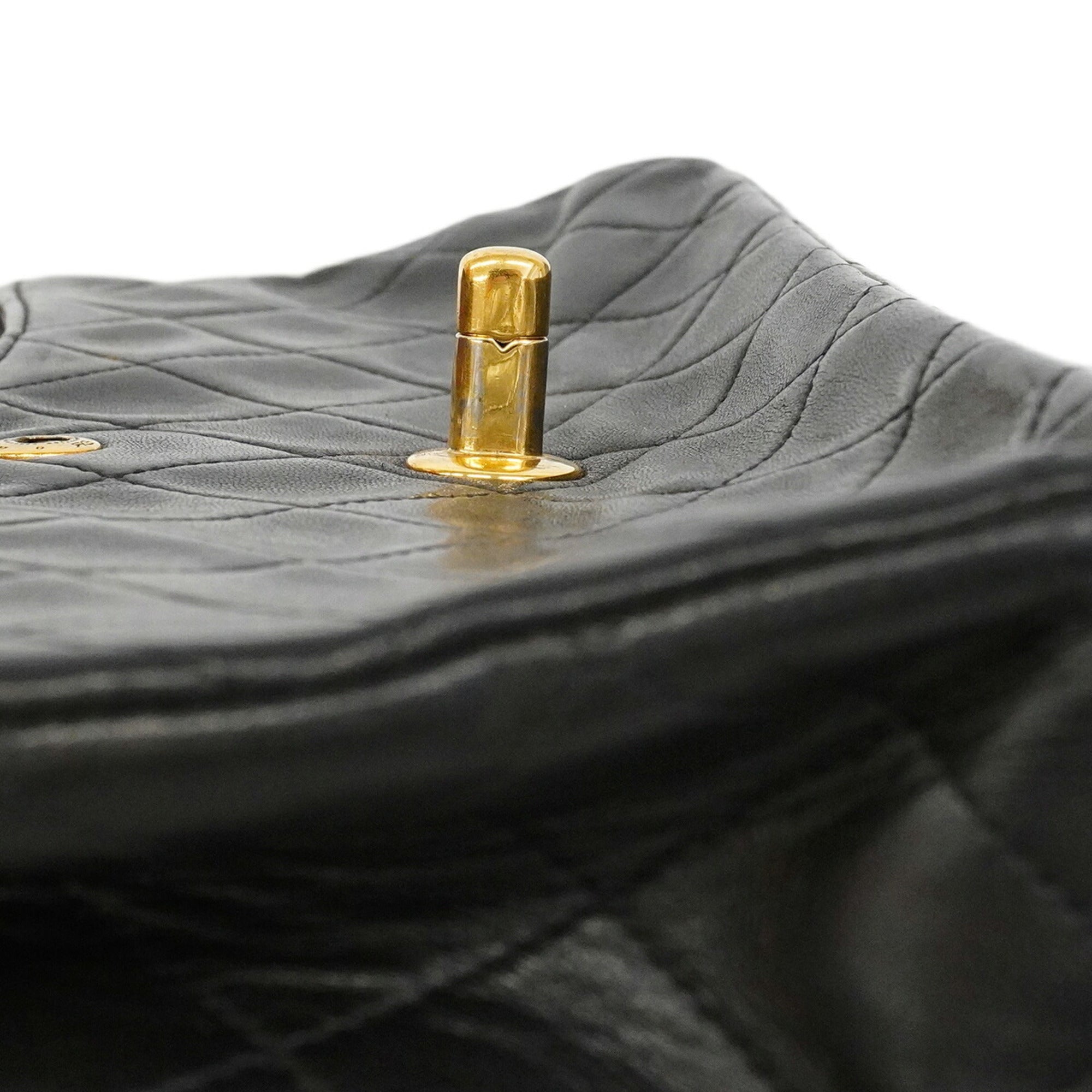 Chanel Black Leather Shoulder Bag (Pre-Owned)