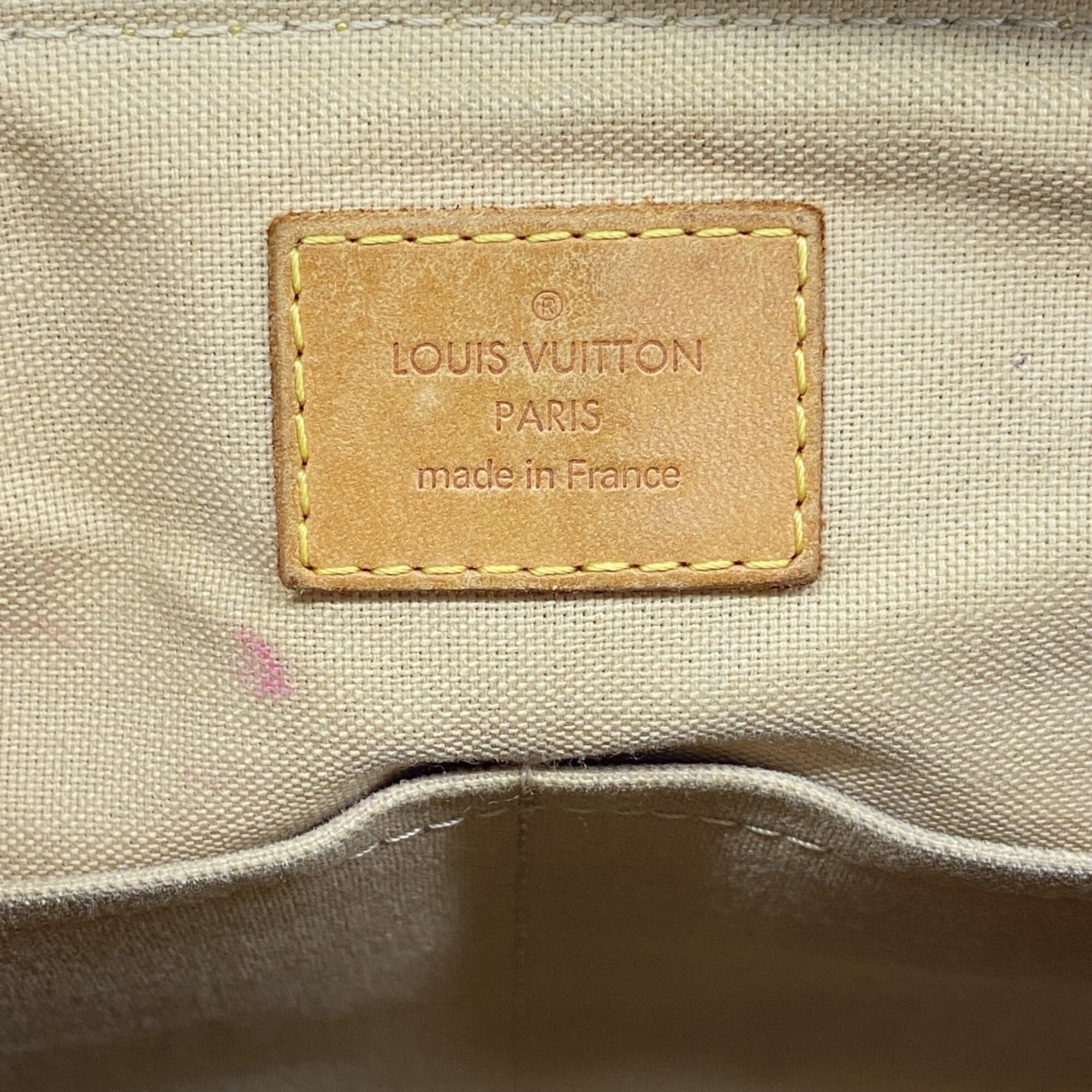 Louis Vuitton White Shoulder Bag (Pre-Owned)
