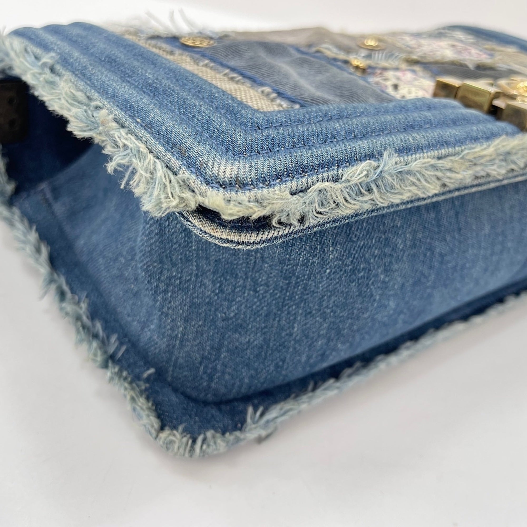 Chanel Blue Shoulder Bag (Pre-Owned)