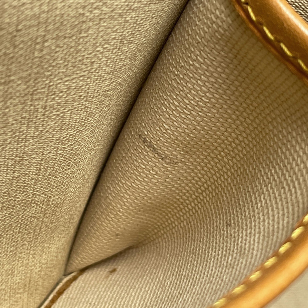 Louis Vuitton Brown Monogram Handbag (Pre-Owned)