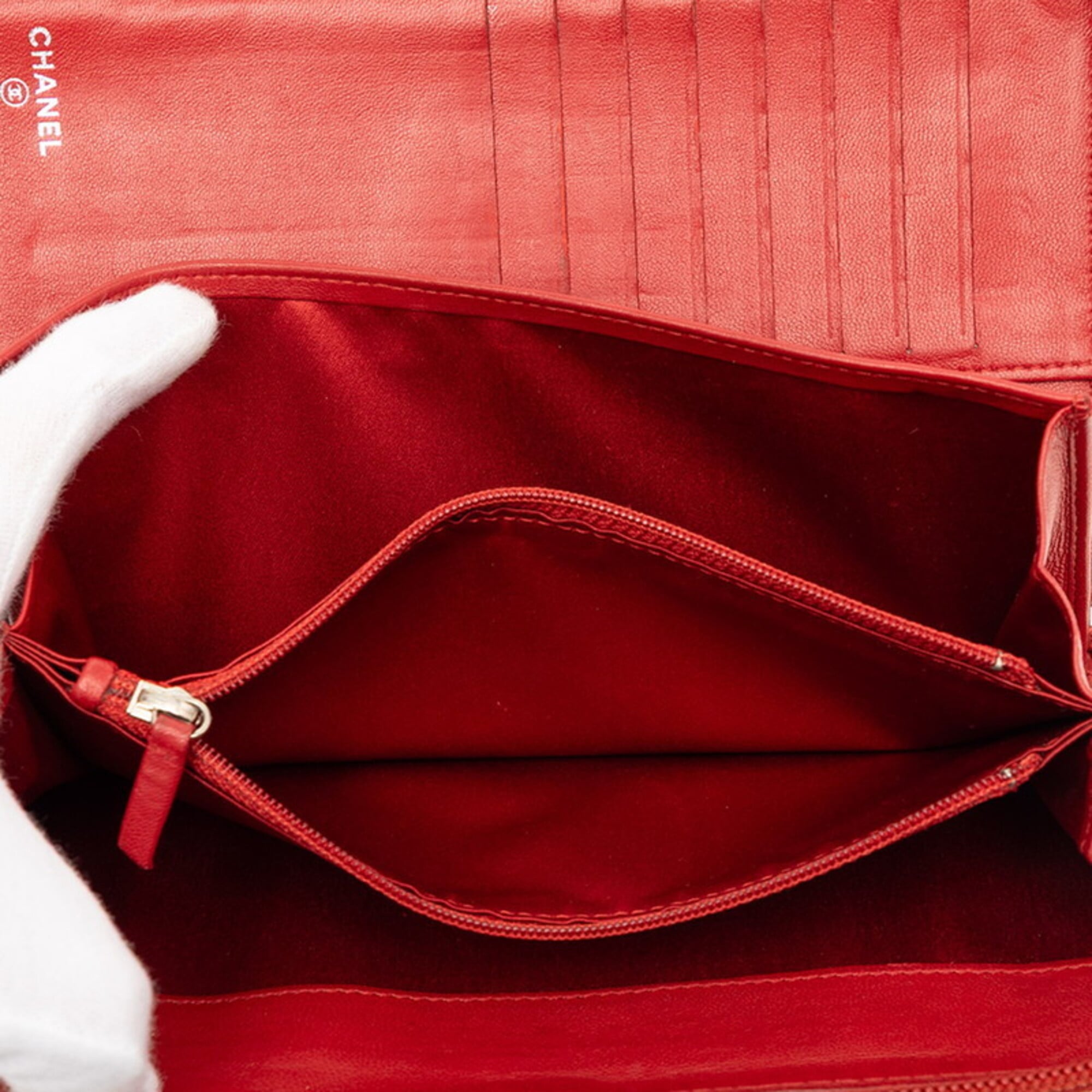 Chanel Red Color Leather Long Wallet (Bi-Fold) (Pre-Owned)