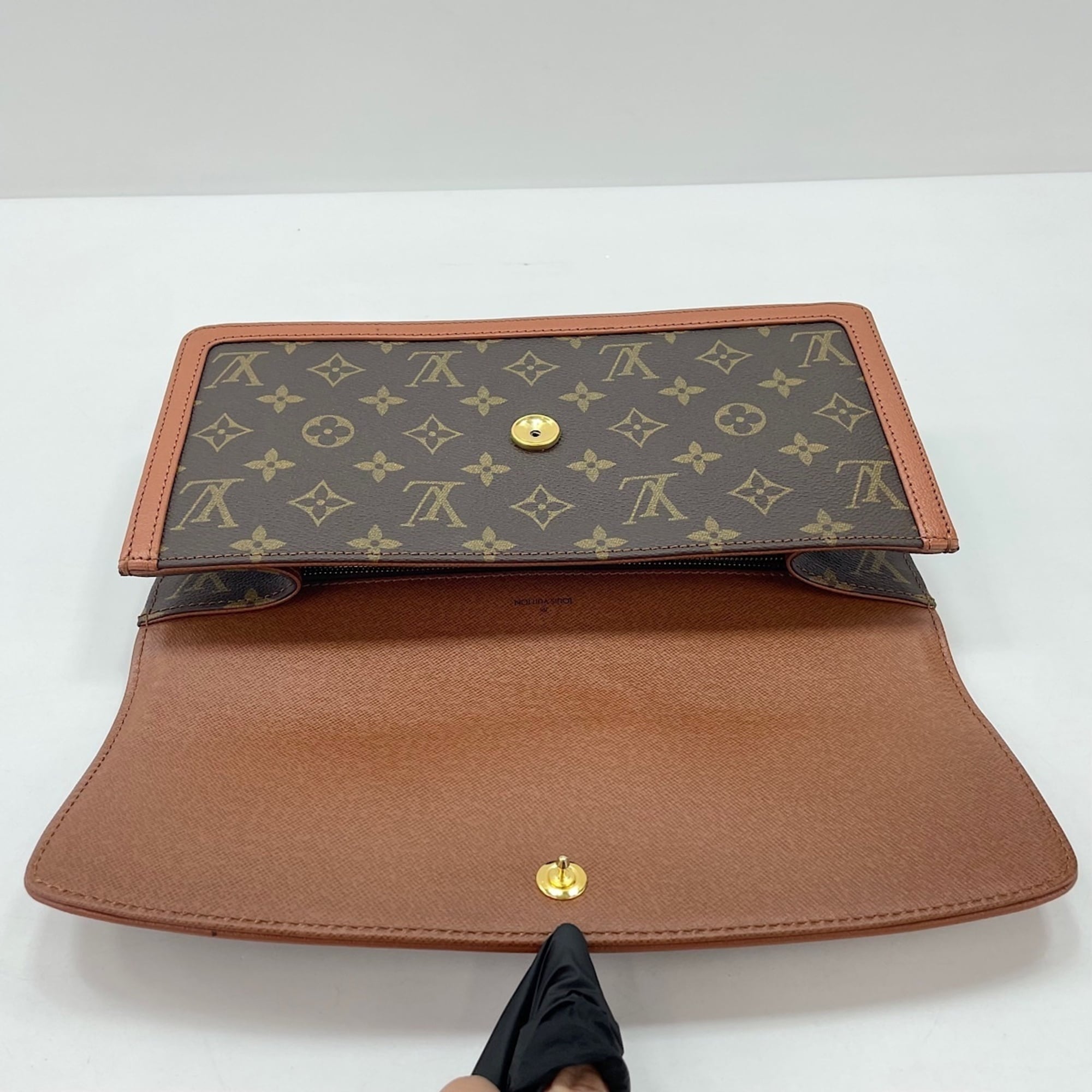 Valentino Black Handbag Shoulder Bag (Pre-Owned)