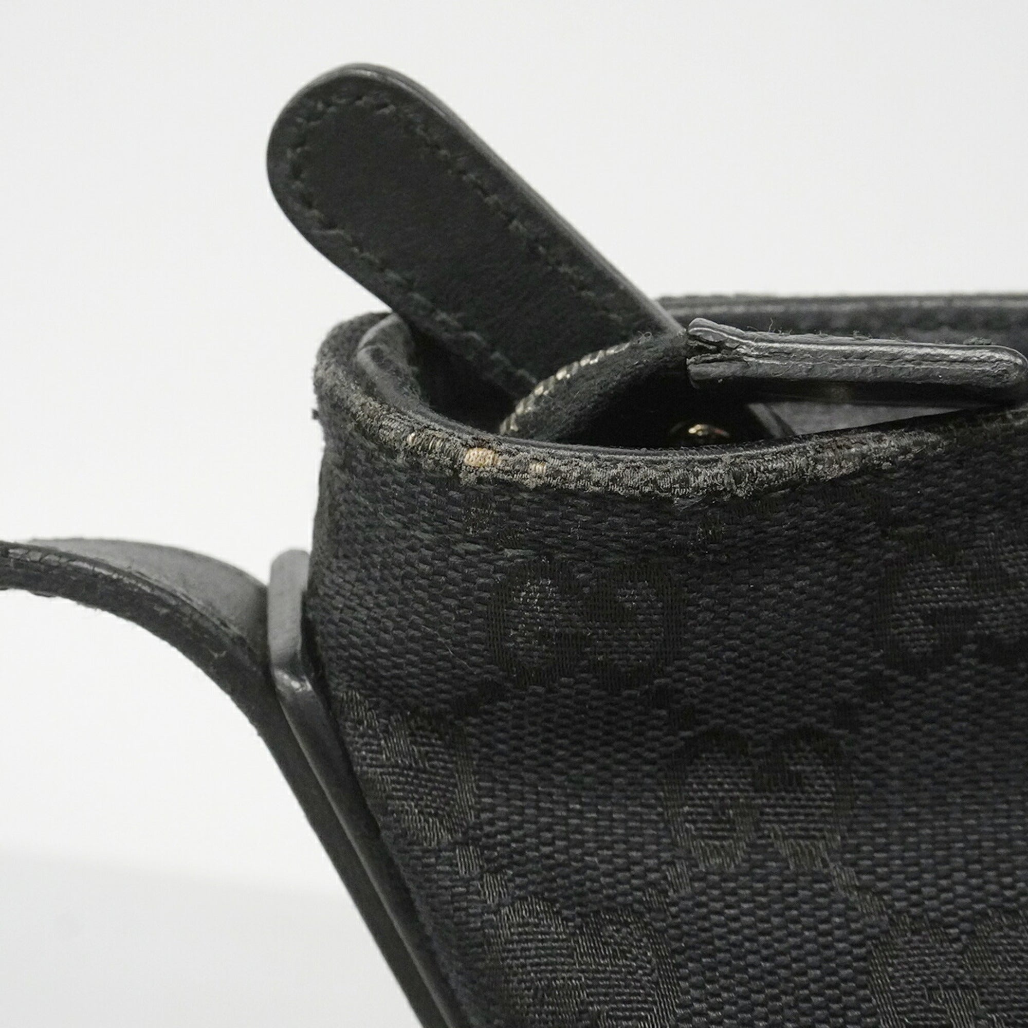 Gucci Black Canvas Shoulder Bag (Pre-Owned)