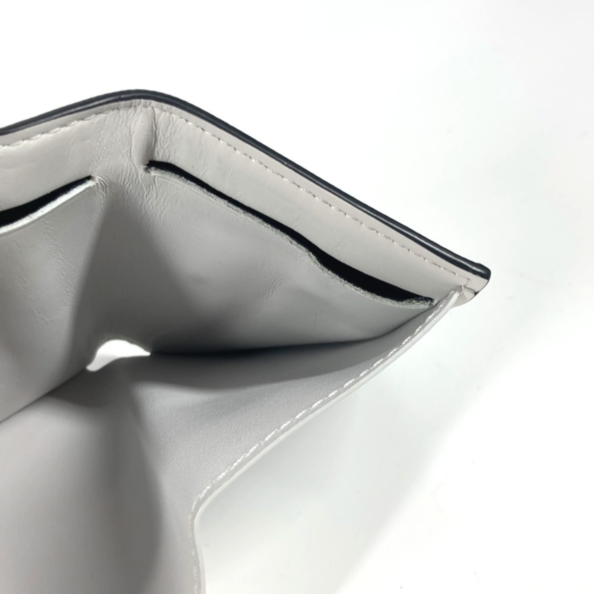 Louis Vuitton White Taiga Leather Monogram Wallet (Tri-Fold) (Pre-Owned)