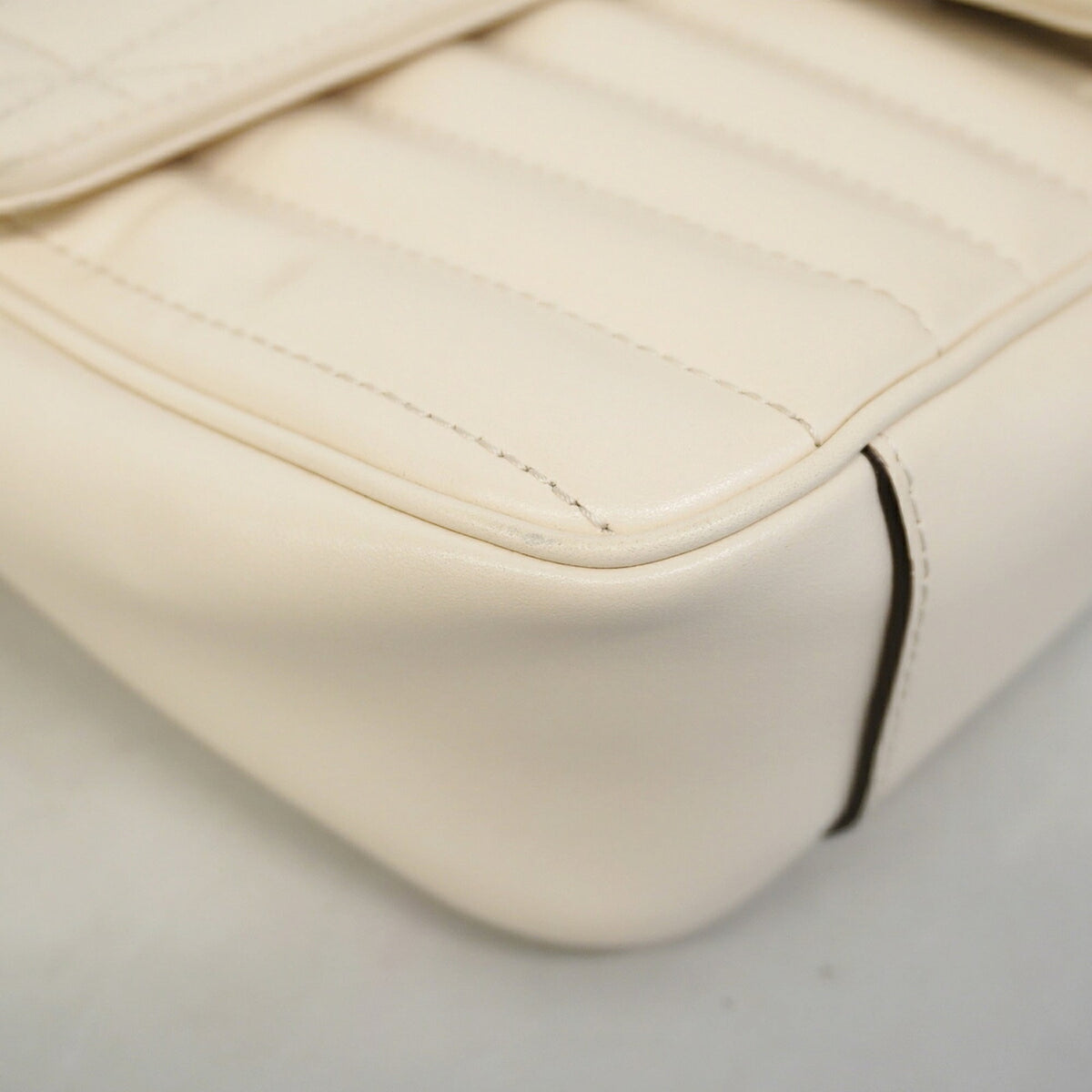 Gucci Ivory Leather Shoulder Bag (Pre-Owned)