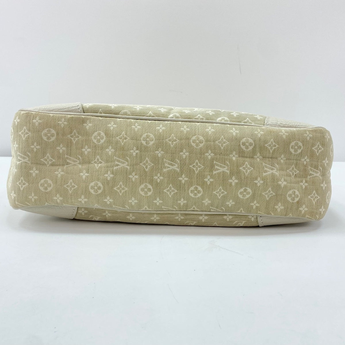 Louis Vuitton Beige Shoulder Bag (Pre-Owned)