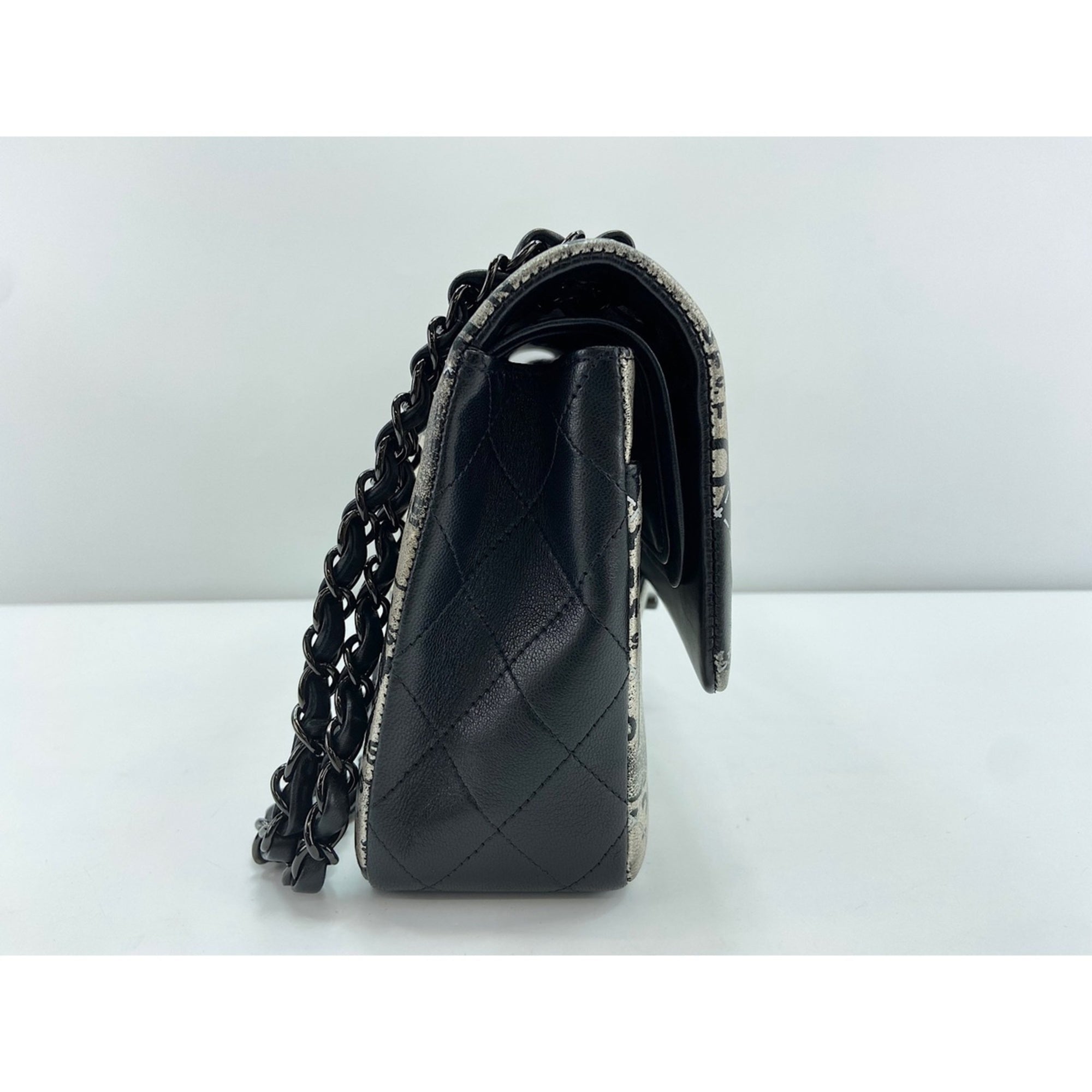 Chanel Black Shoulder Bag (Pre-Owned)