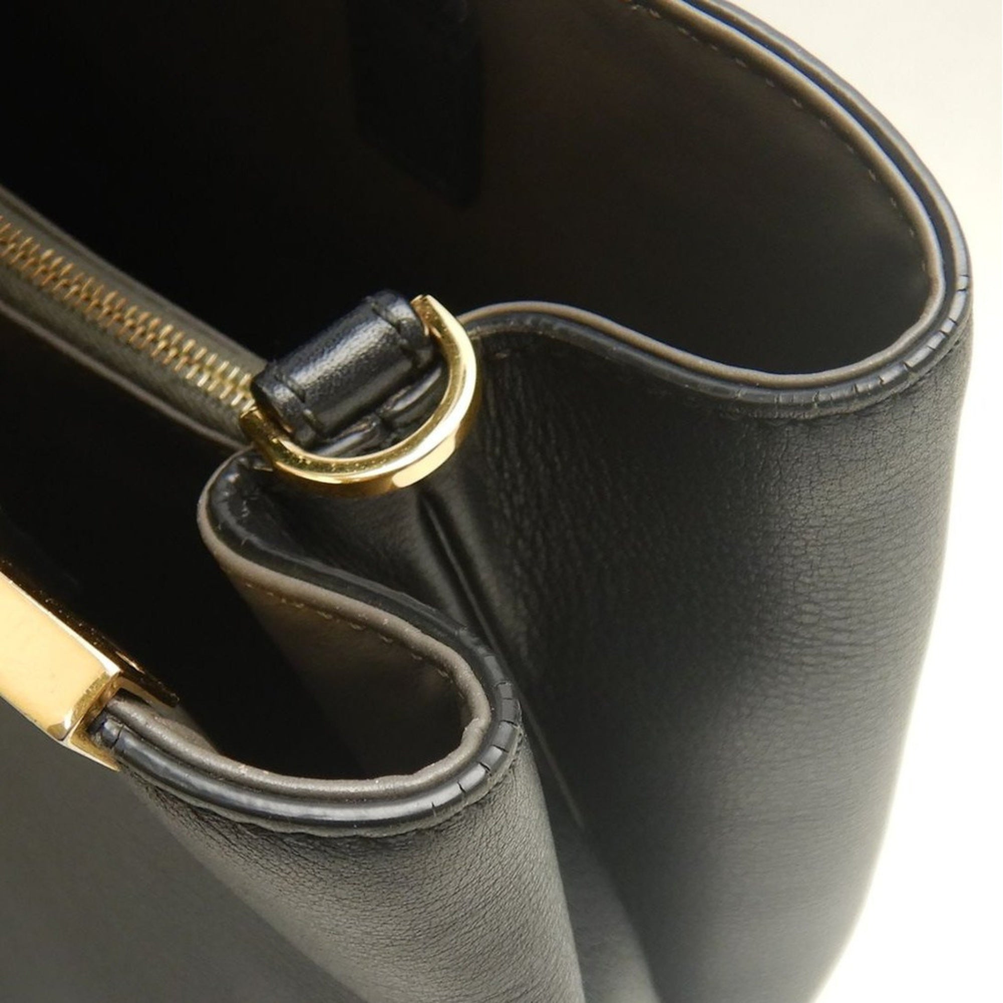Fendi Black Leather Handbag (Pre-Owned)