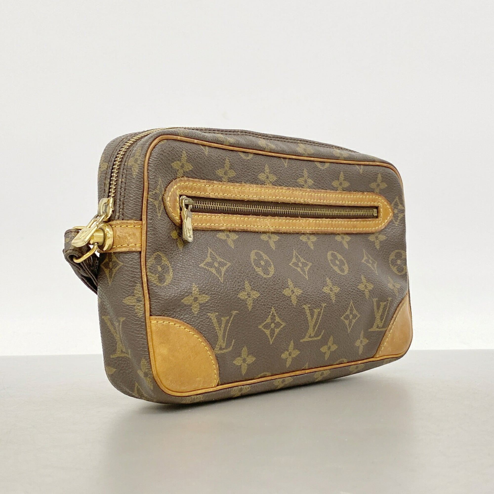 Louis Vuitton Brown Clutch Bag (Pre-Owned)