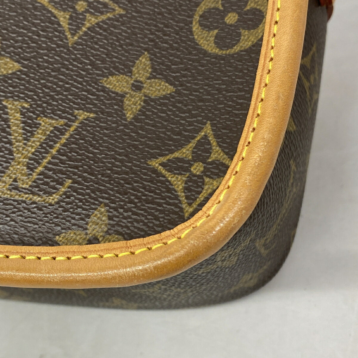 Louis Vuitton Brown Shoulder Bag (Pre-Owned)