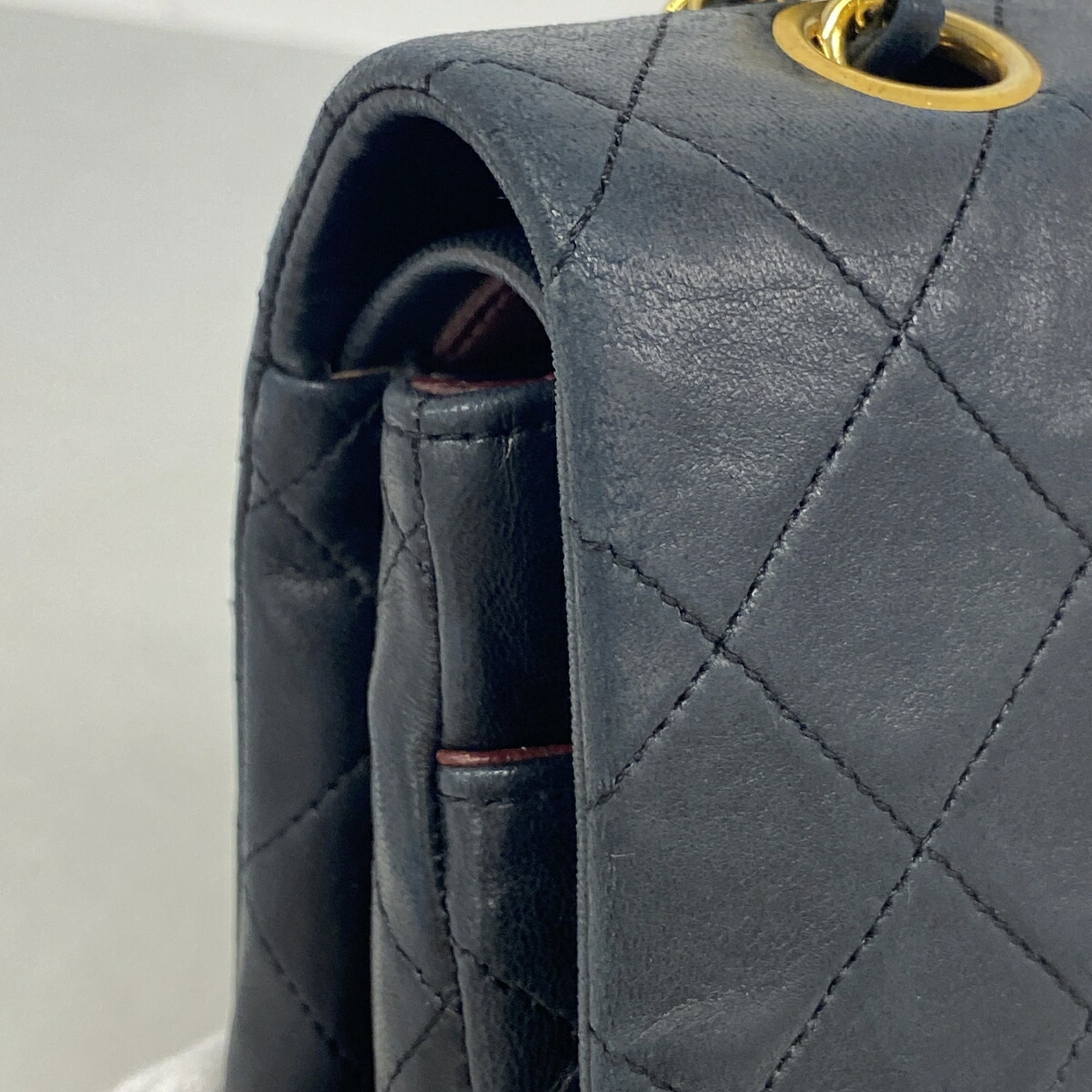 Chanel Black Leather Shoulder Bag (Pre-Owned)