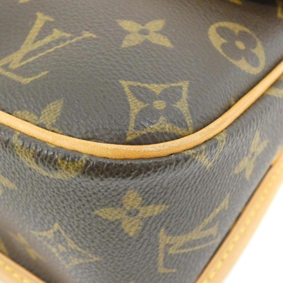 Louis Vuitton Marron Coated Canvas Shoulder Bag (Pre-Owned)