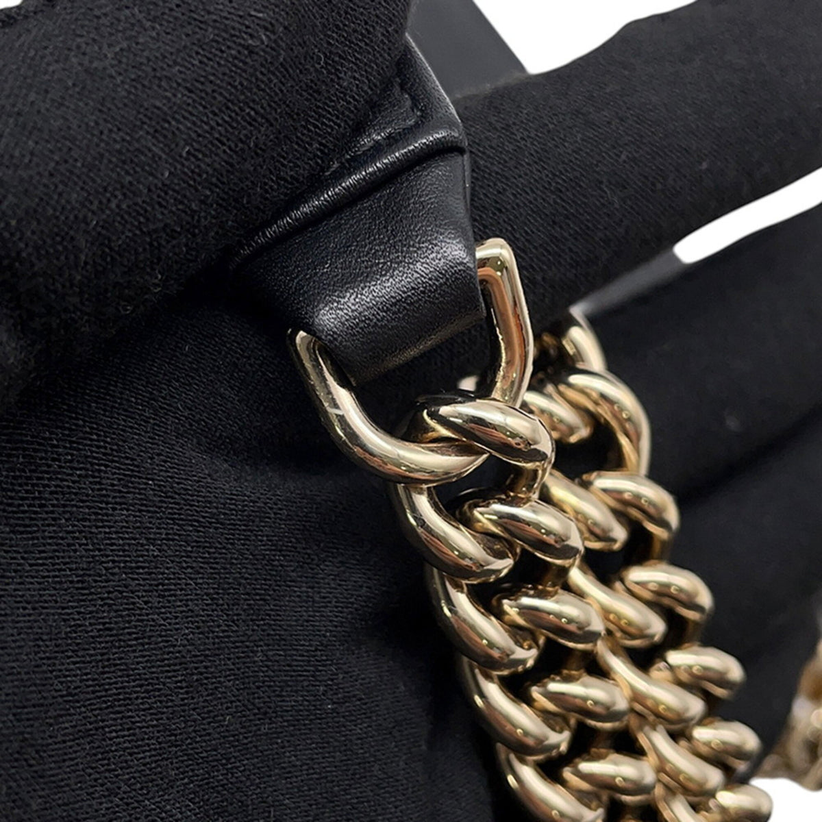 Chanel Boy Chanel Black Leather Handbag Shoulder Bag (Pre-Owned)